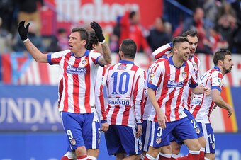 MADRID, SPAIN - FEBRUARY 07:  Mario Mandzukic of Club Atletico de Madrid celebrates after scoring his team's 4th goal during the La Liga match between Club Atletico de Madrid and Real Madrid at Vicente Calderon Stadium on February 7, 2015 in Madrid, Spain