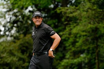 AUGUSTA, GA - APRIL 12:  Phil Mickelson of the United States walks to the second tee during the final round of the 2015 Masters Tournament at Augusta National Golf Club on April 12, 2015 in Augusta, Georgia.  (Photo by Ezra Shaw/Getty Images)