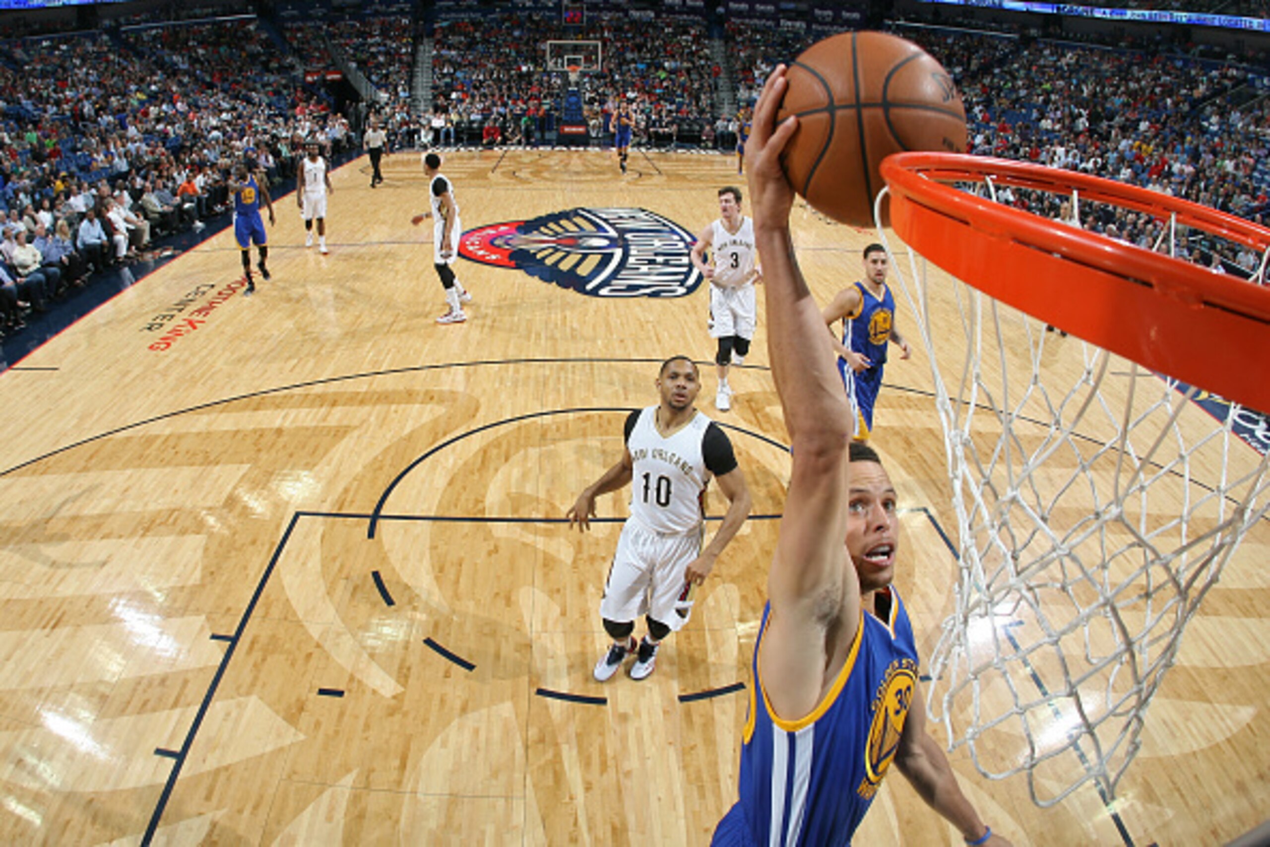 NEW ORLEANS, LA -  APRIL 7: Stephen Curry #30 of the Golden State Warriors shoots against the New Orleans Pelicans on April 7, 2015 at Smoothie King Center in New Orleans, Louisiana. NOTE TO USER: User expressly acknowledges and agrees that, by downloadin