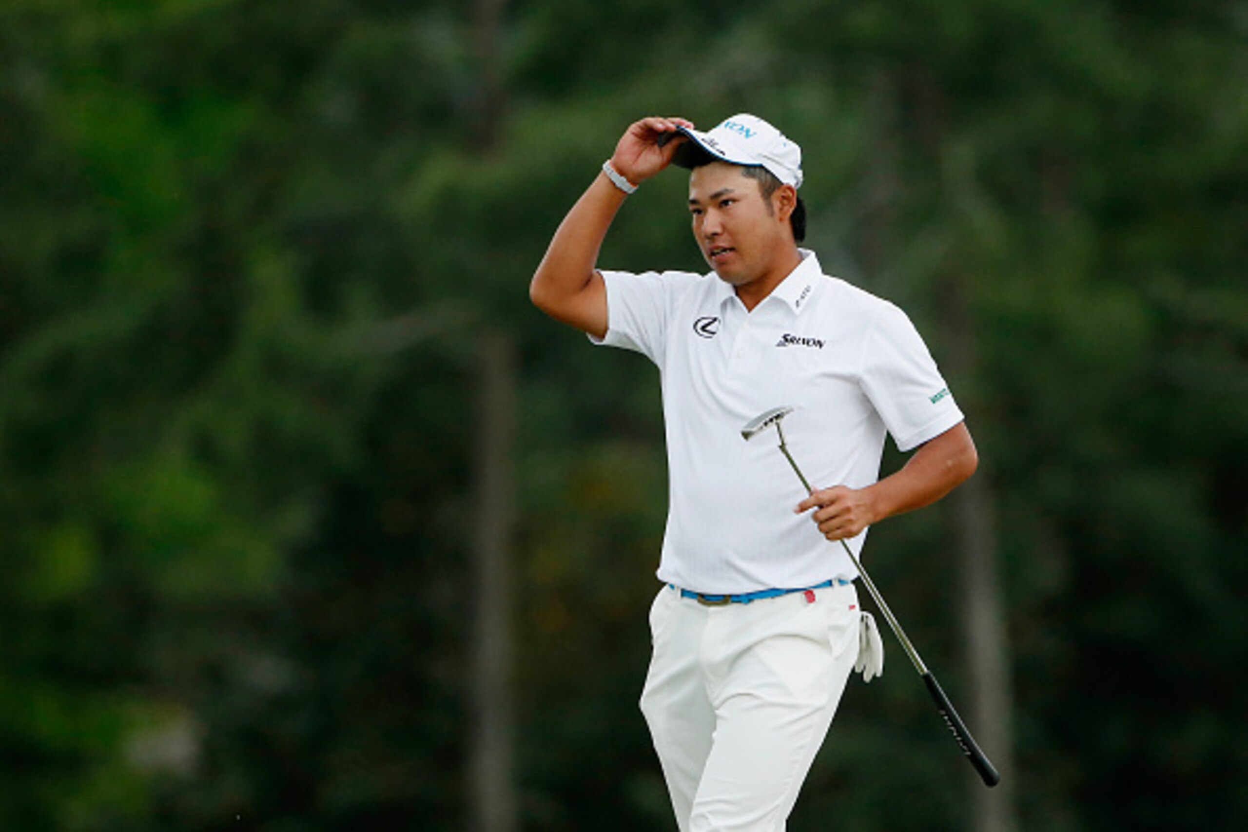 AUGUSTA, GA - APRIL 12:  Hideki Matsuyama of Japan tips his cap on the 18th green after his six-under par 66 during the final round of the 2015 Masters Tournament at Augusta National Golf Club on April 12, 2015 in Augusta, Georgia.  (Photo by Ezra Shaw/Ge