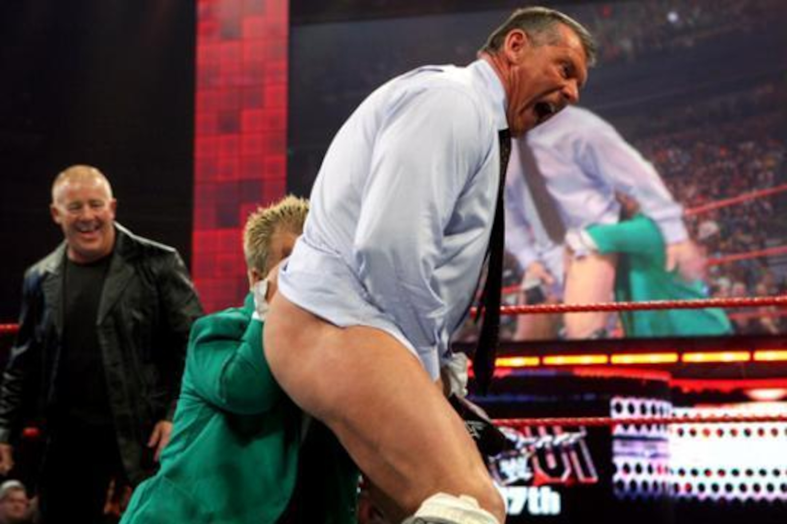 Hornswoggle bites Vince McMahon rather than join the chairman's famous club.