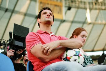 Belletti watching the Madrid derby at the Maracana