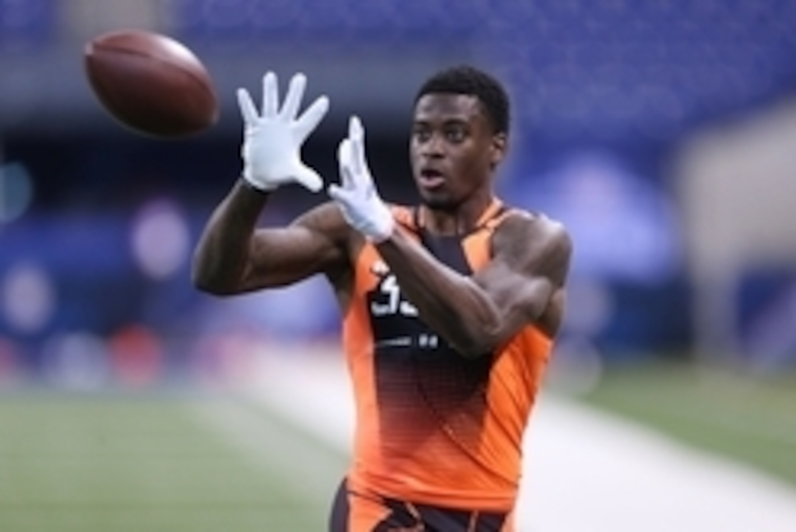 Feb 21, 2015; Indianapolis, IN, USA; Louisville Cardinals wide receiver Devante Parker catches a pass during the 2015 NFL Combine at Lucas Oil Stadium. Mandatory Credit: Brian Spurlock-USA TODAY Sports Feb 21, 2015; Indianapolis, IN, USA; Louisville Cardinals wide receiver Devante Parker catches a pass during the 2015 NFL Combine at Lucas Oil Stadium. Mandatory Credit: Brian Spurlock-USA TODAY Sports