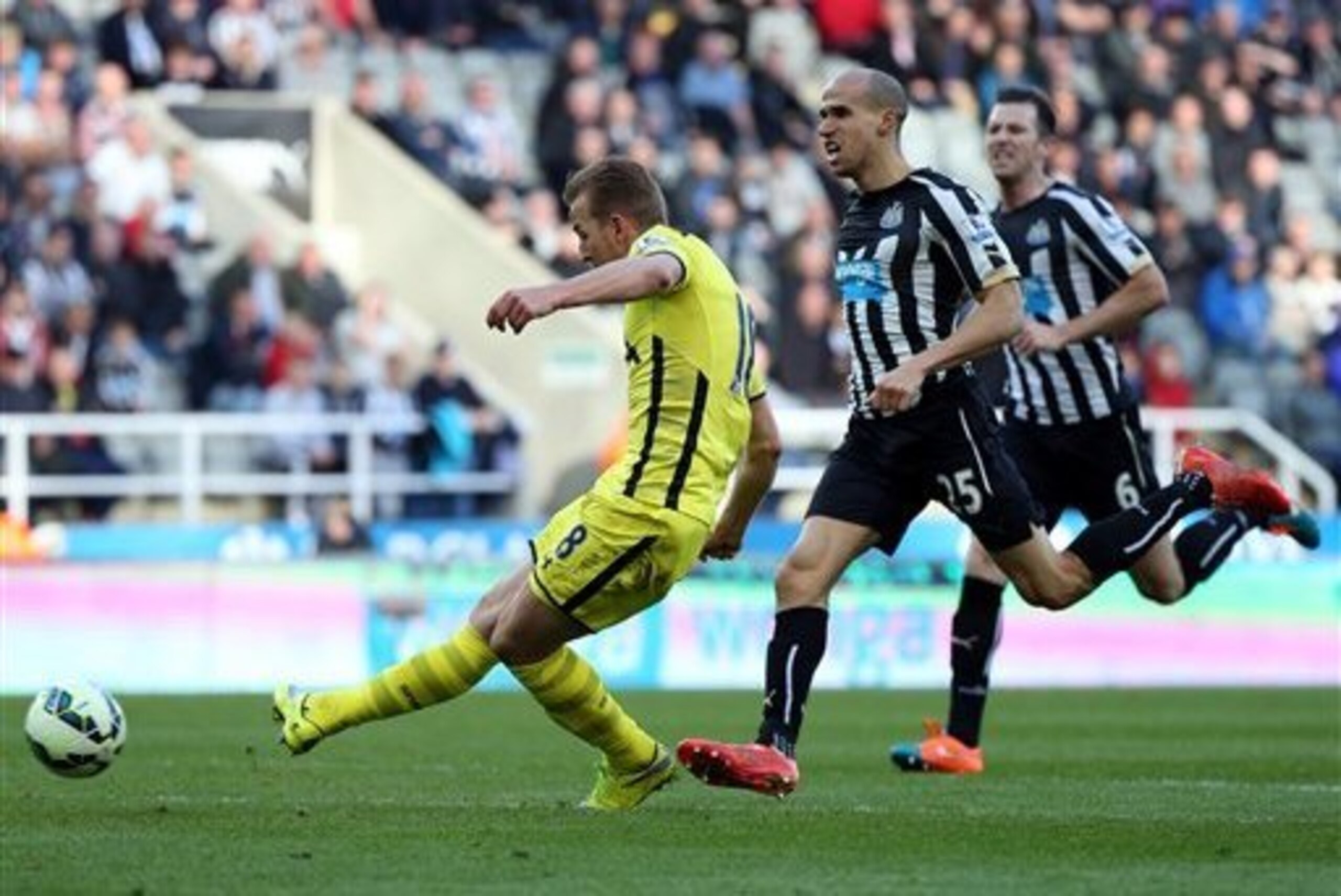 Harry Kane scores Tottenham's third in stoppage time.