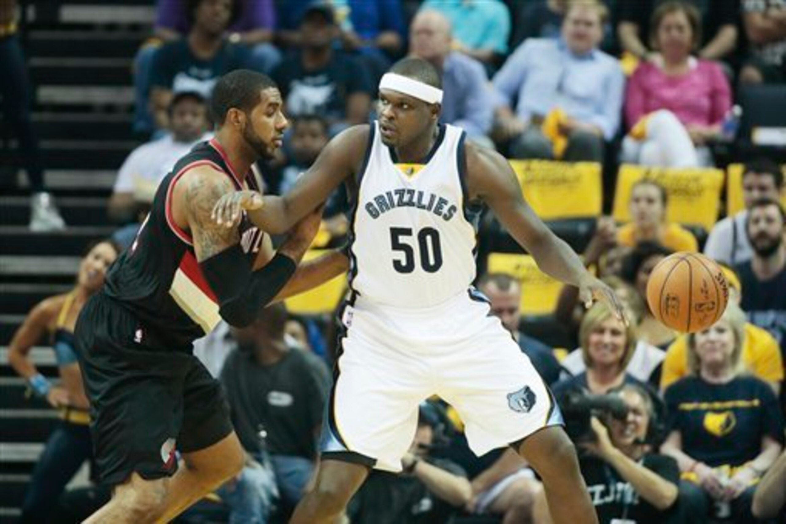 LaMarcus Aldridge was manhandled by Zach Randolph (16 PTS, 11 REB).
