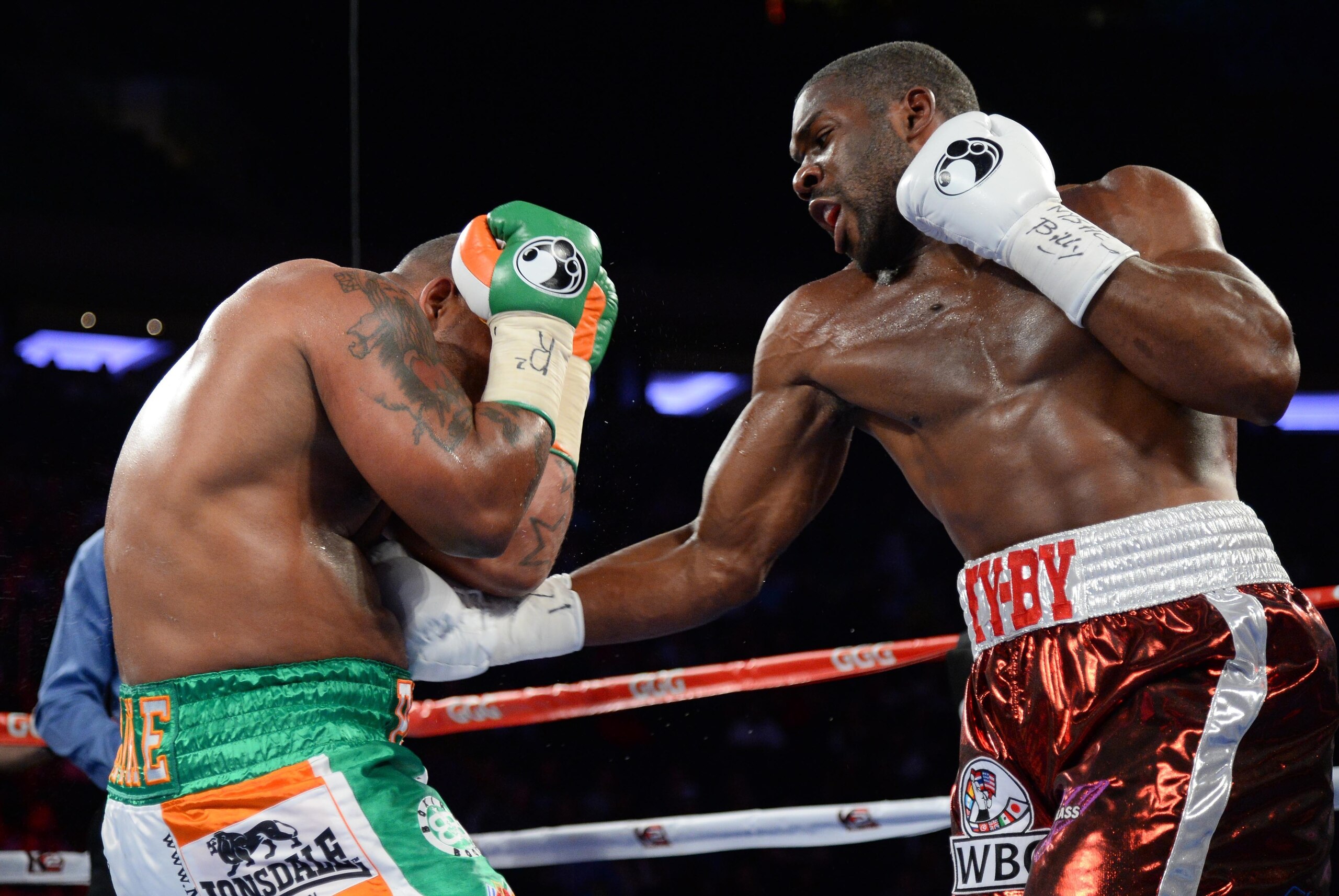 Jul 26, 2014; New York, NY, USA; Bryant Jennings (white gloves) and Mike Perez (green gloves) box during their heavyweight bout at Madison Square Garden. Jennings won via split decision. Mandatory Credit: Joe Camporeale-USA TODAY Sports Jul 26, 2014; New York, NY, USA; Bryant Jennings (white gloves) and Mike Perez (green gloves) box during their heavyweight bout at Madison Square Garden. Jennings won via split decision. Mandatory Credit: Joe Camporeale-USA TODAY Sports