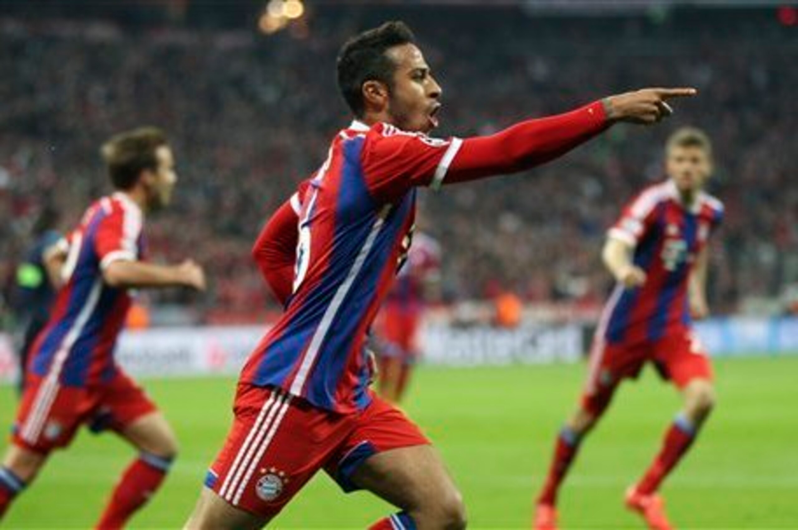 Bayern Munich routed Porto 6-1 in the second leg of their Champions League quarter-final.