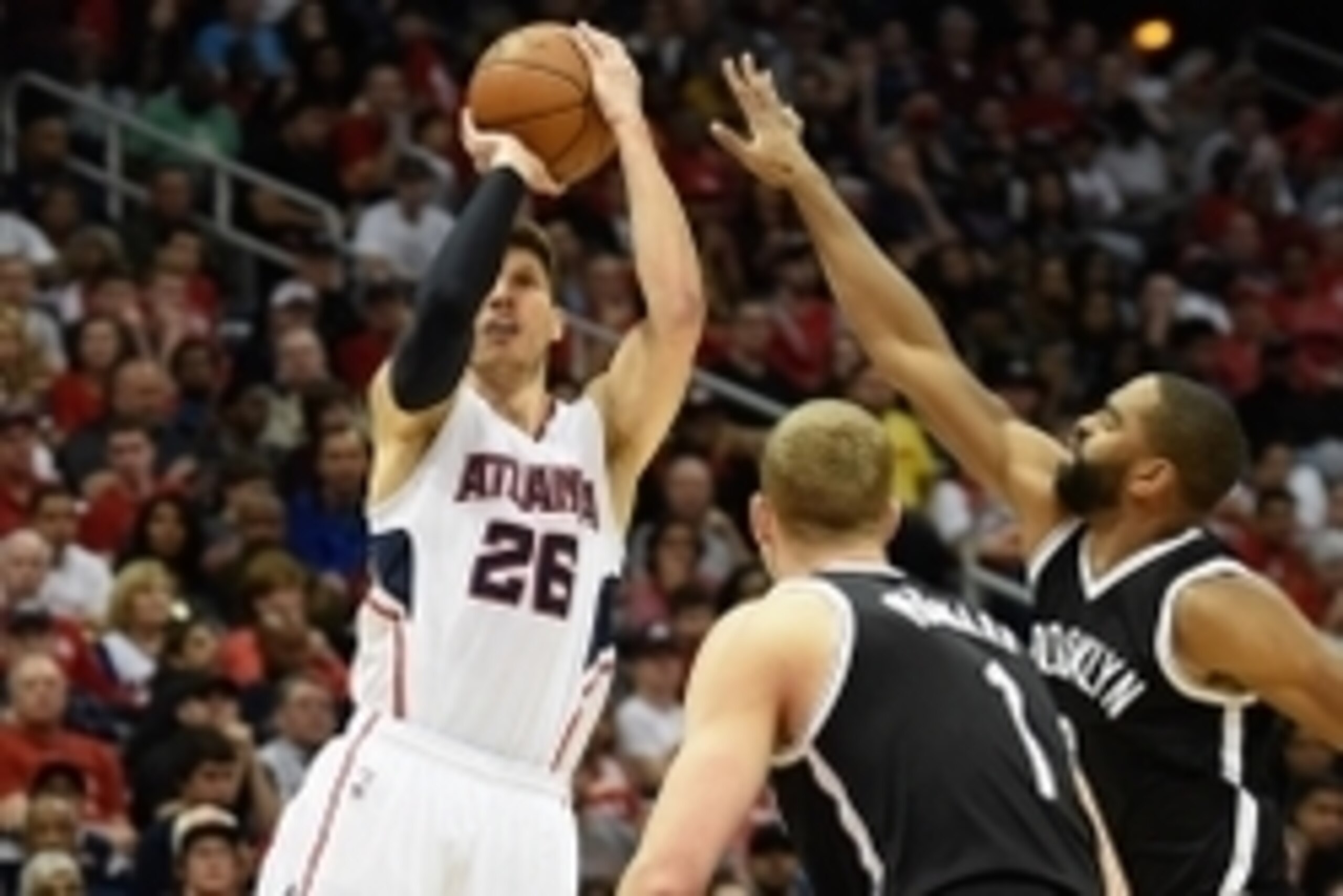Apr 19, 2015; Atlanta, GA, USA; Atlanta Hawks guard Kyle Korver (26) shoots a three point shot against the Brooklyn Nets during the second half in game one of the first round of the NBA Playoffs at Philips Arena. The Hawks defeated the Nets 99-92. Mandato