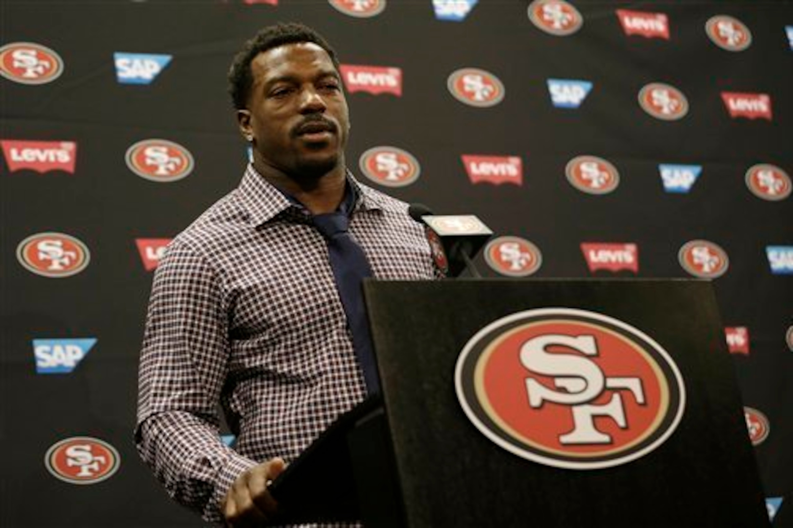 Patrick Willis presented himself in humble and tear-filled fashion during his emotional retirement speech.