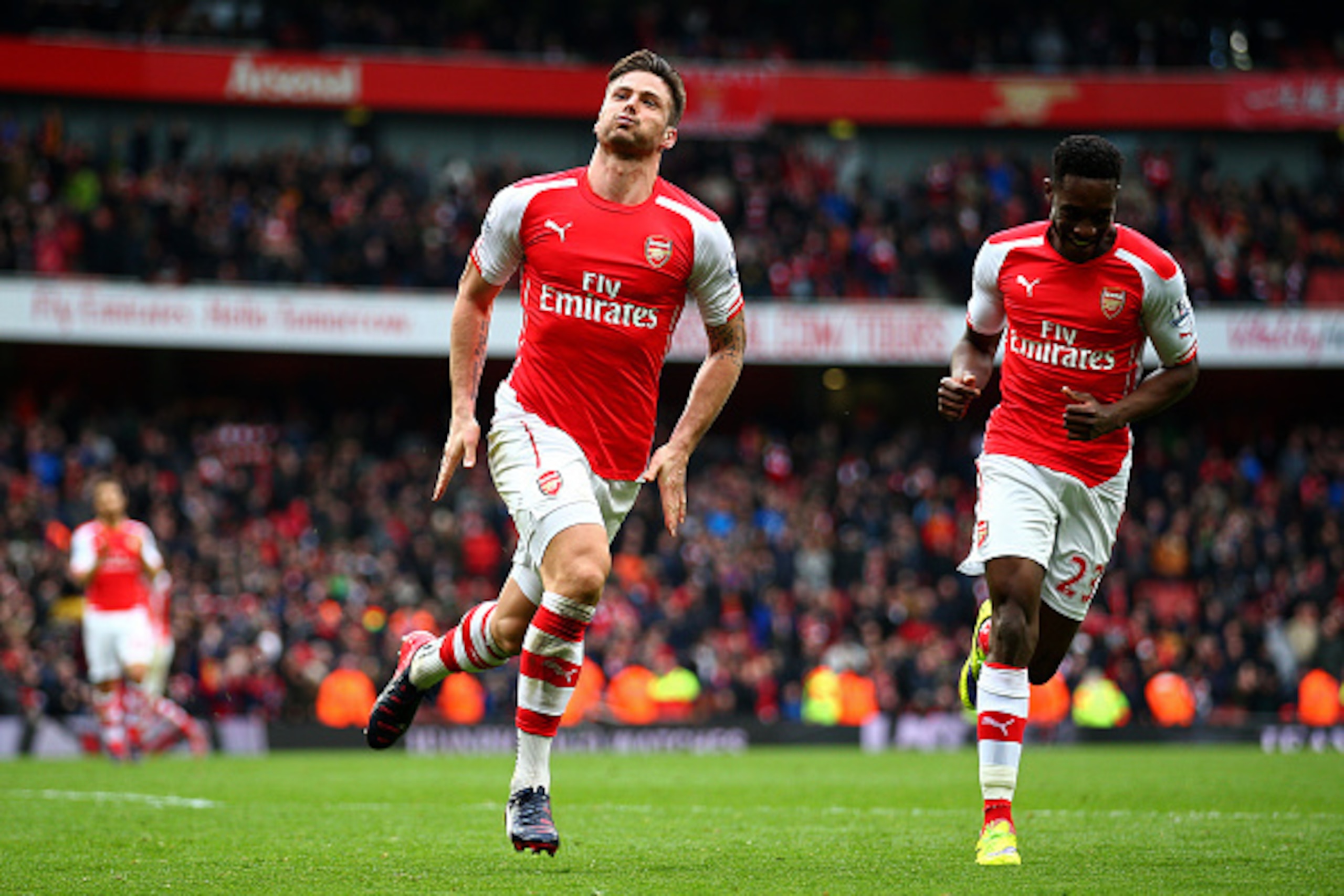 LONDON, ENGLAND - APRIL 04:  Olivier Giroud of Arsenal celebrates with Danny Welbeck of Arsenal after scoring his team's fourth goal during the Barclays Premier League match between Arsenal and Liverpool at Emirates Stadium on April 4, 2015 in London, Eng