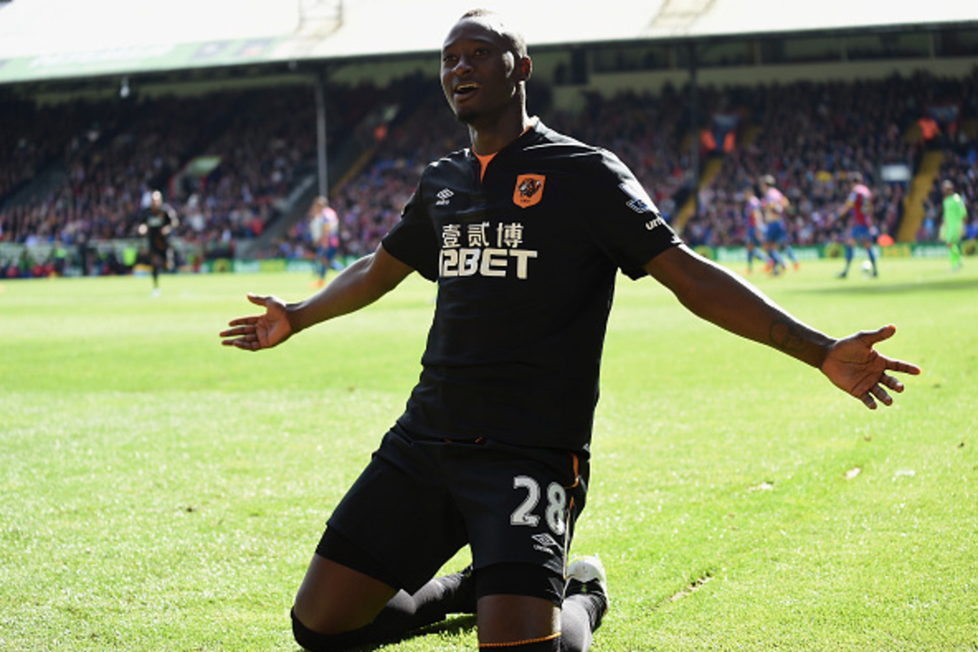 LONDON, ENGLAND - APRIL 25: Dame N'Doye of Hull City celebrates scoring the opening goal during the Barclays Premier League match between Crystal Palace and Hull City at Selhurst Park on April 25, 2015 in London, England. (Photo by Christopher Lee/Getty LONDON, ENGLAND - APRIL 25: Dame N'Doye of Hull City celebrates scoring the opening goal during the Barclays Premier League match between Crystal Palace and Hull City at Selhurst Park on April 25, 2015 in London, England. (Photo by Christopher Lee/Getty