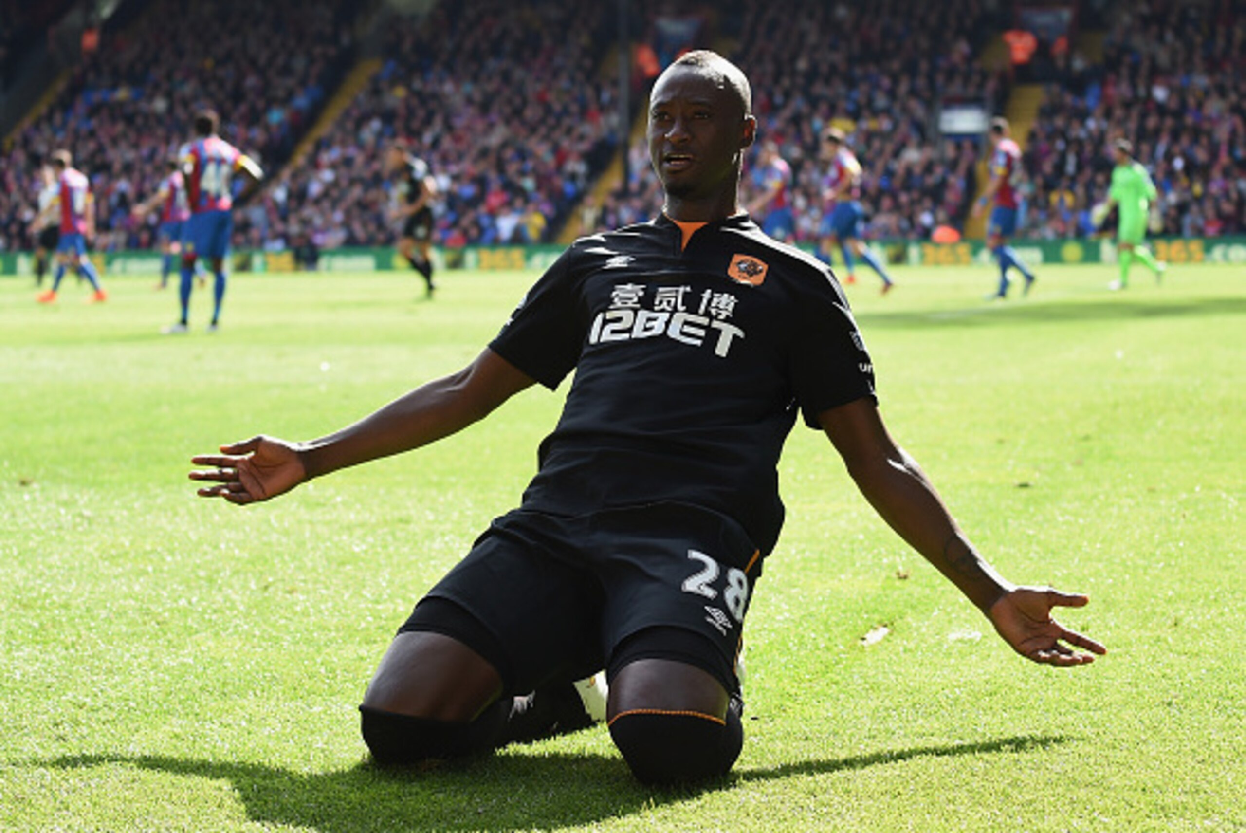 LONDON, ENGLAND - APRIL 25: Dame N'Doye of Hull City (R) celebrates scoring the opening goal during the Barclays Premier League match between Crystal Palace and Hull City at Selhurst Park on April 25, 2015 in London, England. (Photo by Christopher Lee/G LONDON, ENGLAND - APRIL 25: Dame N'Doye of Hull City (R) celebrates scoring the opening goal during the Barclays Premier League match between Crystal Palace and Hull City at Selhurst Park on April 25, 2015 in London, England. (Photo by Christopher Lee/G