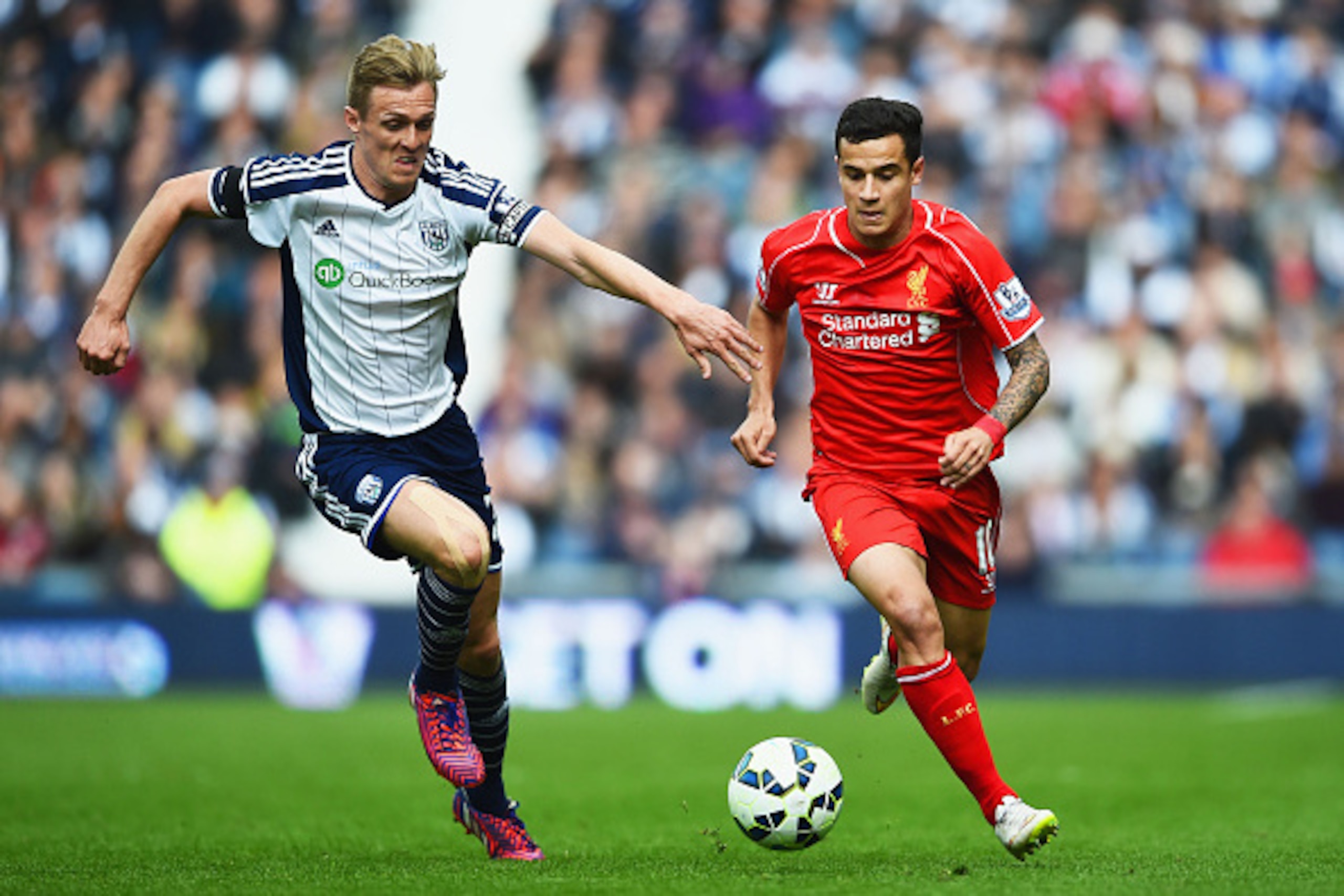WEST BROMWICH, ENGLAND - APRIL 25: Darren Fletcher of West Brom closes down Philippe Coutinho of Liverpool during the Barclays Premier League match between West Bromwich Albion and Liverpool at The Hawthorns on April 25, 2015 in West Bromwich, England. ( WEST BROMWICH, ENGLAND - APRIL 25: Darren Fletcher of West Brom closes down Philippe Coutinho of Liverpool during the Barclays Premier League match between West Bromwich Albion and Liverpool at The Hawthorns on April 25, 2015 in West Bromwich, England. (