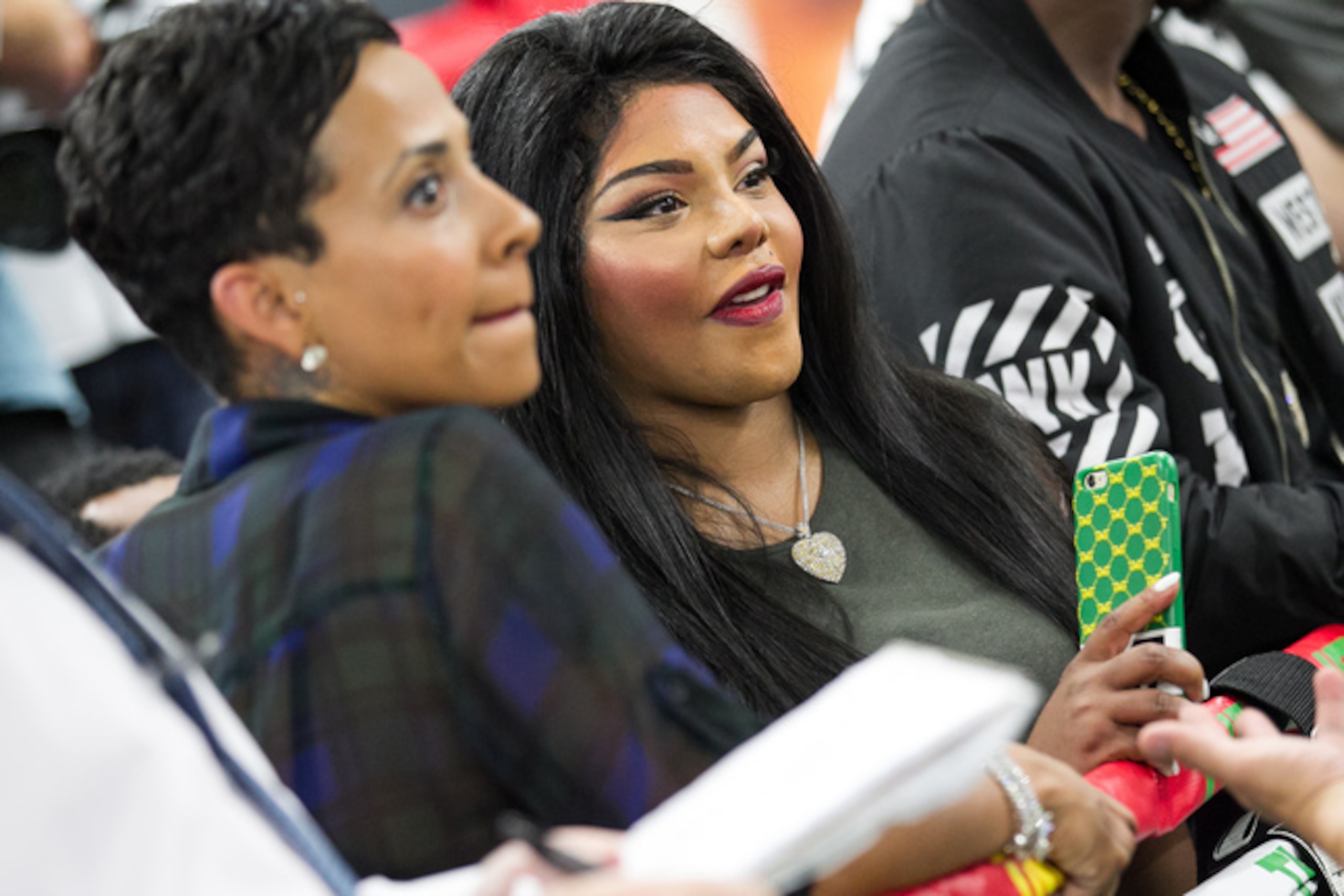 Lil' Kim at Mayweather's trainining session.