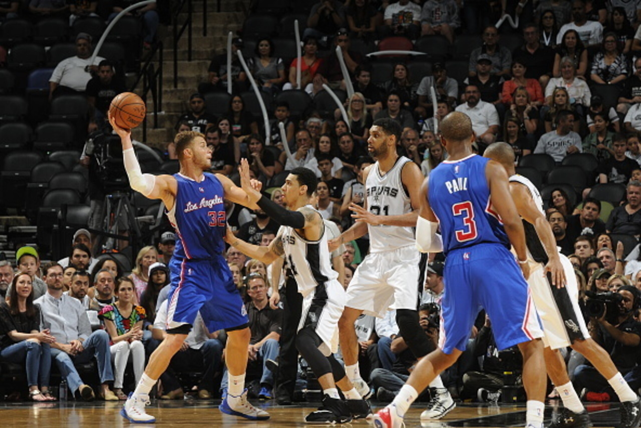 SAN ANTONIO, TEXAS - April 26: Blake Griffin #32 of the Los Angeles Clippers passes the ball against the San Antonio Spurs during Game Four of the Western Conference Quarterfinals during the NBA Playoffs on April 26, 2015 at Smoothie King Center in Dallas
