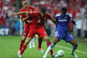 MUNICH, GERMANY - MAY 19:  John Obi Mikel of Chelsea is challenged by Thomas Mueller (C) and Franck Ribery of FC Bayern Muenchen during UEFA Champions League Final between FC Bayern Muenchen and Chelsea at the Fussball Arena München on May 19, 2012 in Mun