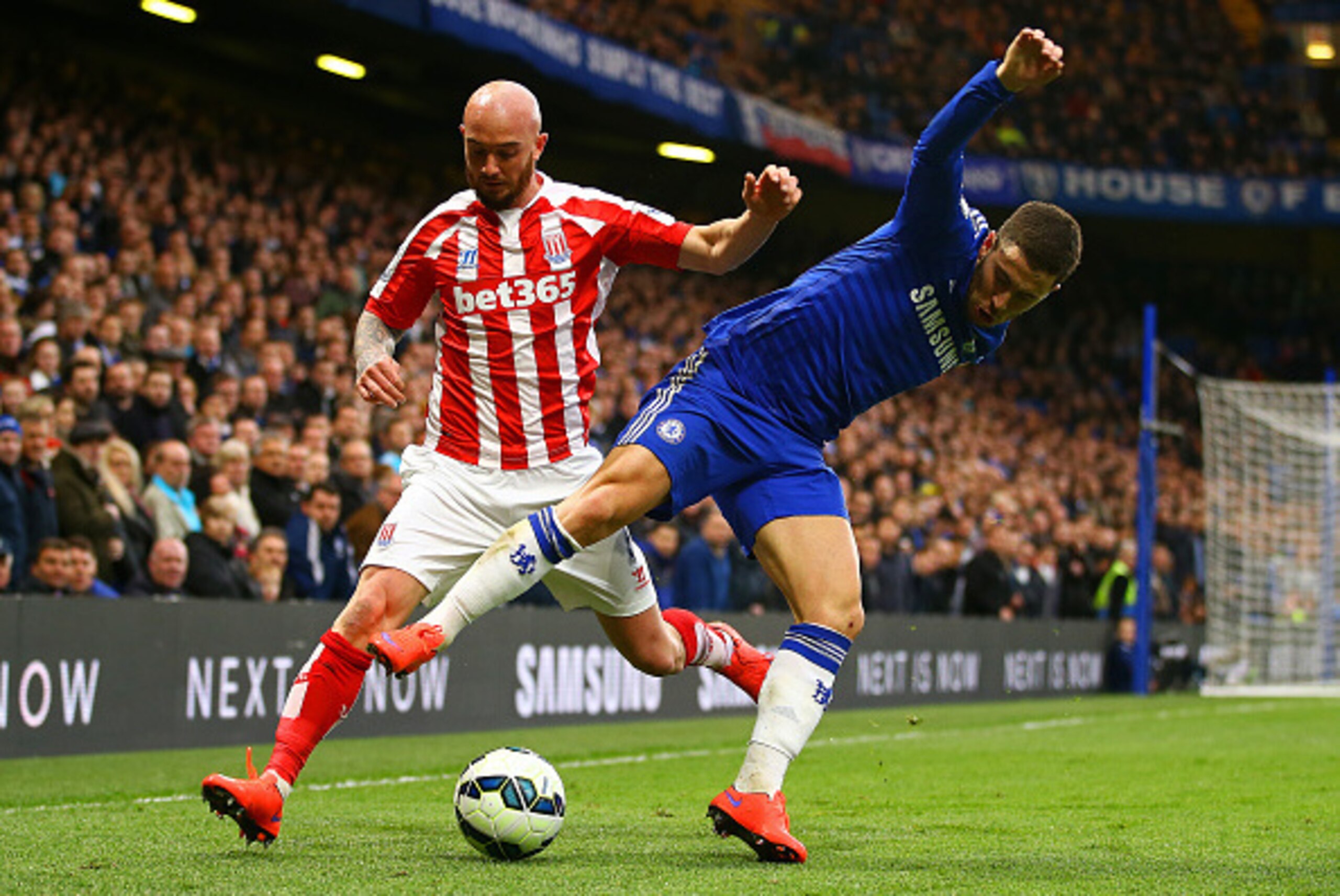 LONDON, ENGLAND - APRIL 04: Stephen Ireland of Stoke City battles for the ball with Eden Hazard of Chelsea during the Barclays Premier League match between Chelsea and Stoke City at Stamford Bridge on April 4, 2015 in London, England. (Photo by Richard LONDON, ENGLAND - APRIL 04: Stephen Ireland of Stoke City battles for the ball with Eden Hazard of Chelsea during the Barclays Premier League match between Chelsea and Stoke City at Stamford Bridge on April 4, 2015 in London, England. (Photo by Richard