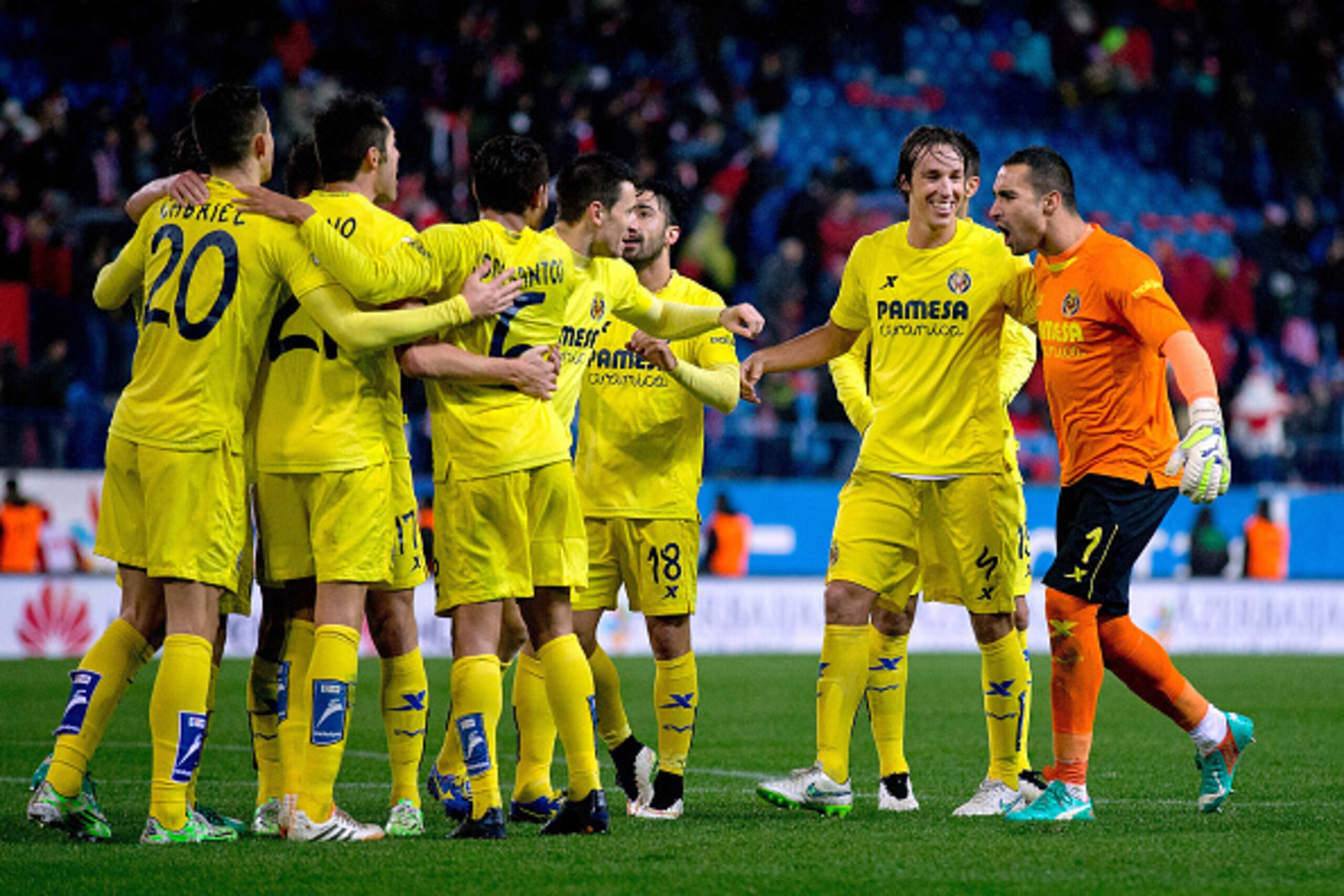 MADRID, SPAIN - DECEMBER 14:  Goalkeeper Sergio Asenjo (R) of Villarreal CF celebrates their victory with teammates after the La Liga match between Club Atletico de Madrid and Villarreal CF at Vicente Calderon Stadium on December 14, 2014 in Madrid, Spain