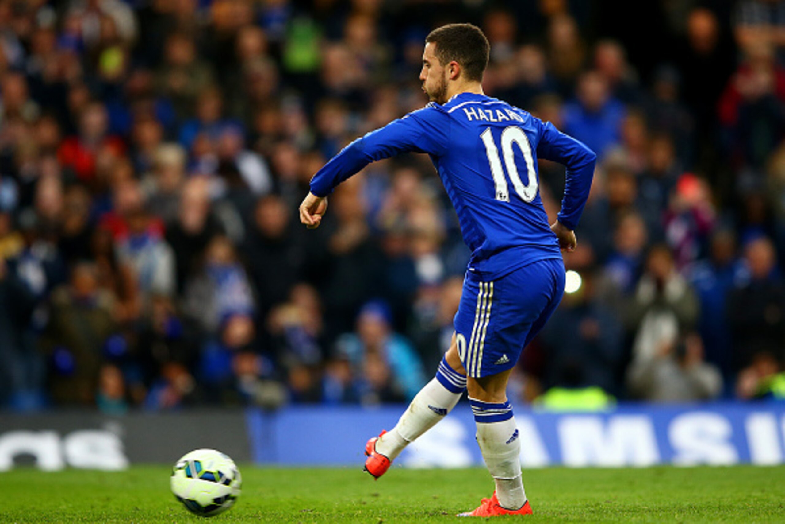 LONDON, ENGLAND - APRIL 04: Eden Hazard of Chelsea scores the opening goal from the penalty spot during the Barclays Premier League match between Chelsea and Stoke City at Stamford Bridge on April 4, 2015 in London, England. (Photo by Richard Heathcote/ LONDON, ENGLAND - APRIL 04: Eden Hazard of Chelsea scores the opening goal from the penalty spot during the Barclays Premier League match between Chelsea and Stoke City at Stamford Bridge on April 4, 2015 in London, England. (Photo by Richard Heathcote/