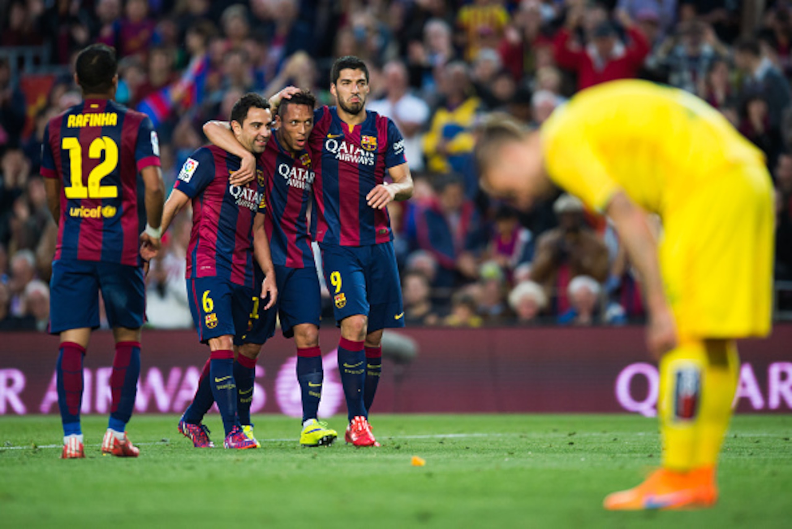 BARCELONA, SPAIN - APRIL 28: Xavi Hernandez (2nd L) and Adriano Correia (3rd L) of FC Barcelona celebrate with their teammate Luis Suarez (C) after he scored his team's fifth goal during the La Liga match between FC Barcelona and Getafe CF at Camp Nou on 