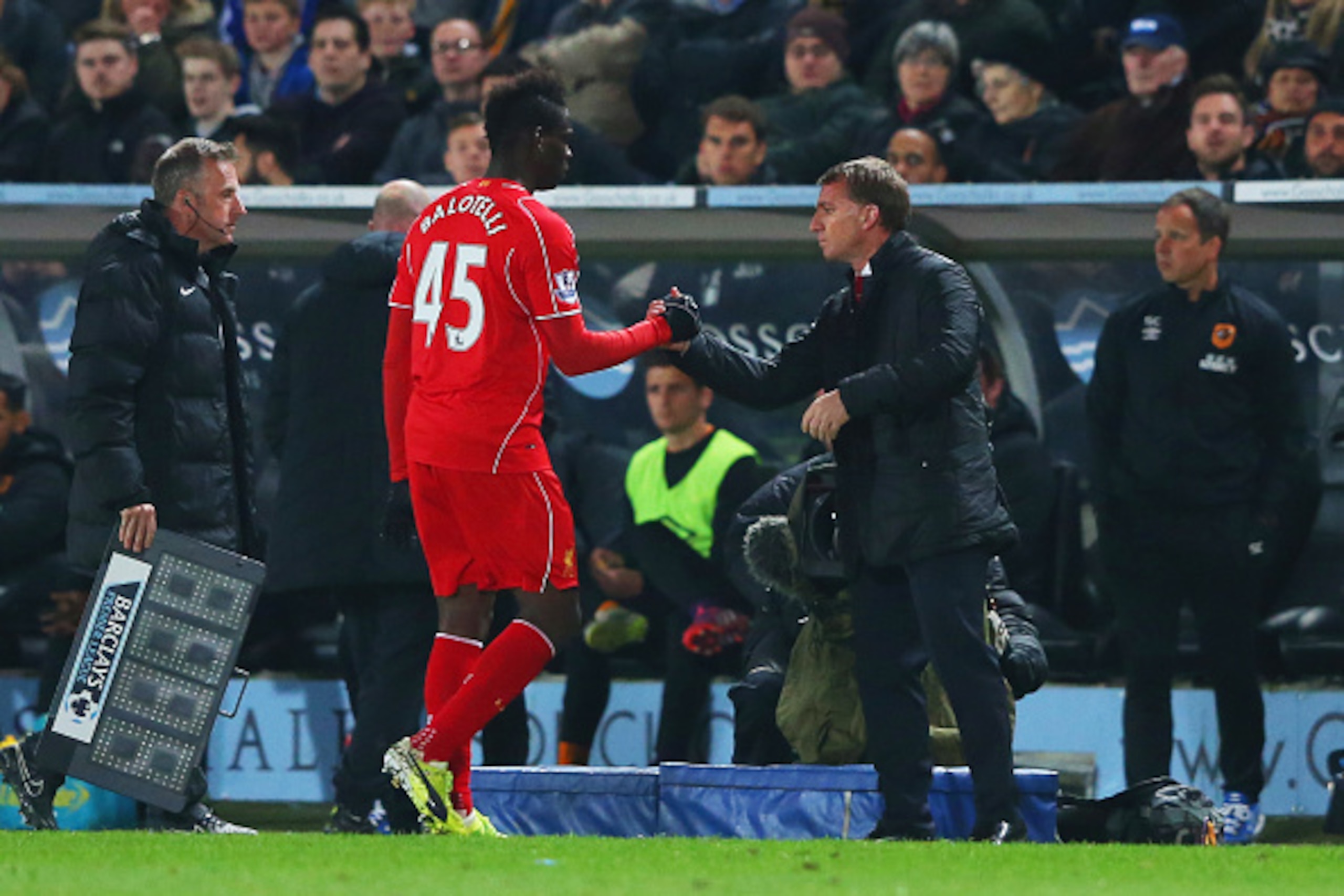 HULL, ENGLAND - APRIL 28:  Mario Balotelli of Liverpool shakes hands with Brendan Rodgers manager of Liverpool as he is substituted during the Barclays Premier League match between Hull City and Liverpool at KC Stadium on April 28, 2015 in Hull, England. 