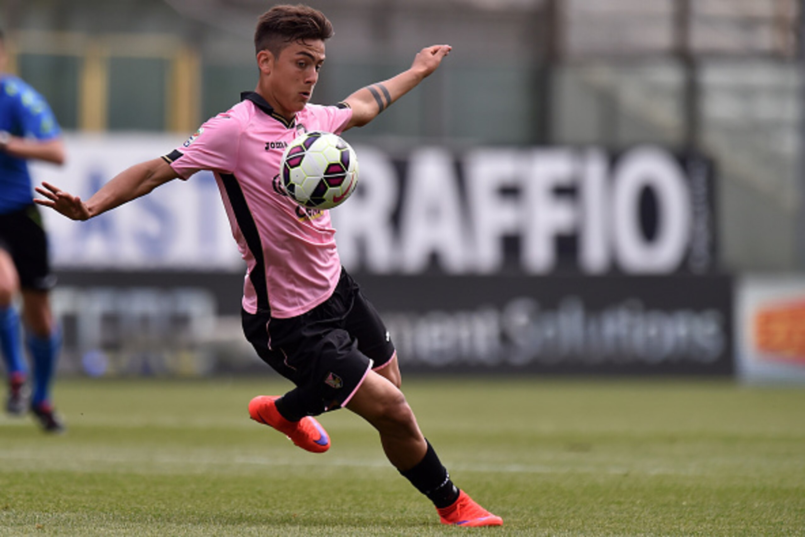 PARMA, ITALY - APRIL 26: Paulo Dybala of Palermo in action during the Serie A match between Parma FC and US Citta di Palermo at Stadio Ennio Tardini on April 26, 2015 in Parma, Italy. (Photo by Tullio M. Puglia/Getty Images) PARMA, ITALY - APRIL 26: Paulo Dybala of Palermo in action during the Serie A match between Parma FC and US Citta di Palermo at Stadio Ennio Tardini on April 26, 2015 in Parma, Italy. (Photo by Tullio M. Puglia/Getty Images)