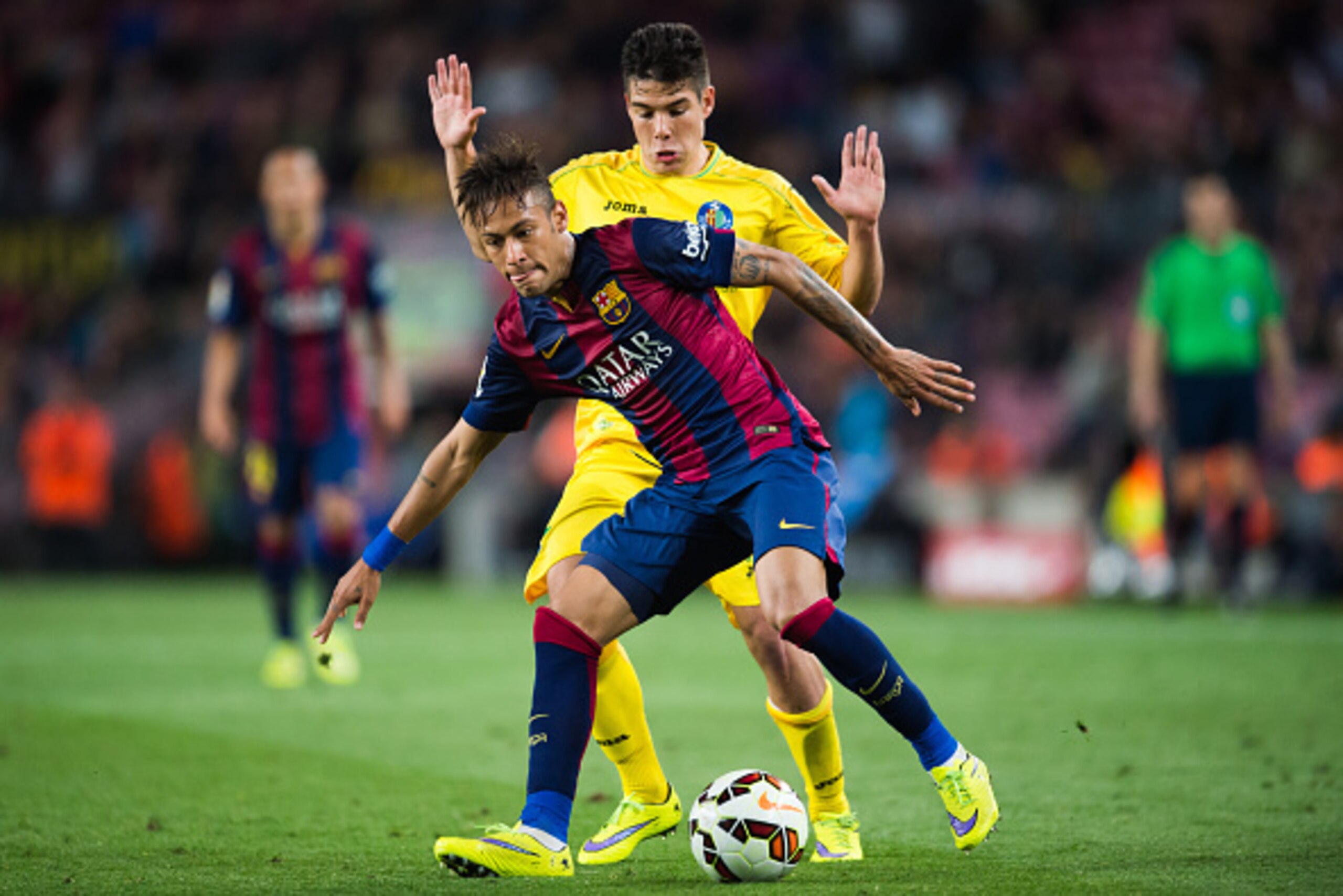 BARCELONA, SPAIN - APRIL 28: Neymar Santos Jr of FC Barcelona competes for the ball with Emi of Getafe CF during the La Liga match between FC Barcelona and Getafe CF at Camp Nou on April 28, 2015 in Barcelona, Spain. (Photo by Alex Caparros/Getty Images)
