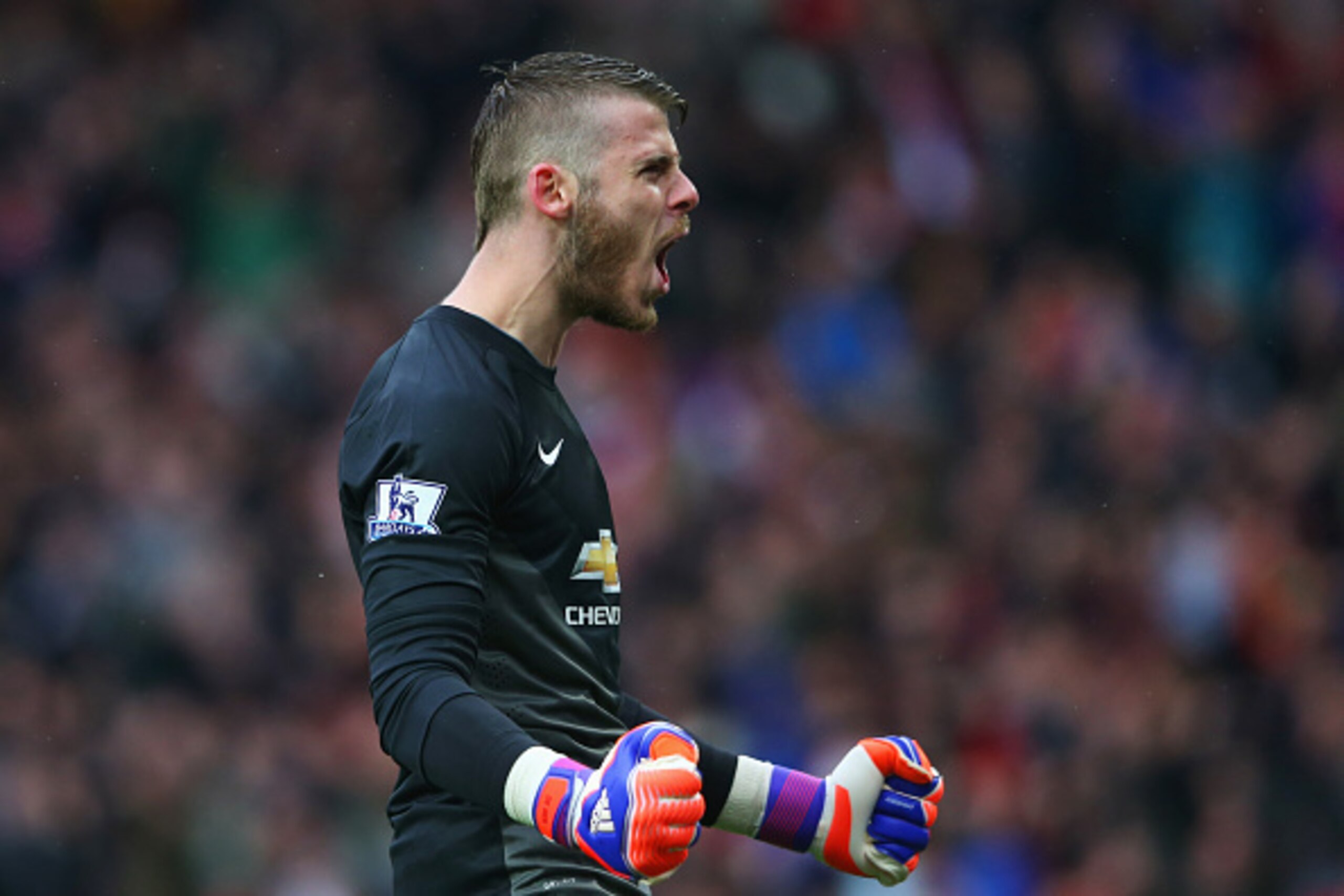 MANCHESTER, ENGLAND - APRIL 12:  David De Gea of Manchester United celebrates during the Barclays Premier League match between Manchester United and Manchester City at Old Trafford on April 12, 2015 in Manchester, England.  (Photo by Alex Livesey/Getty Im