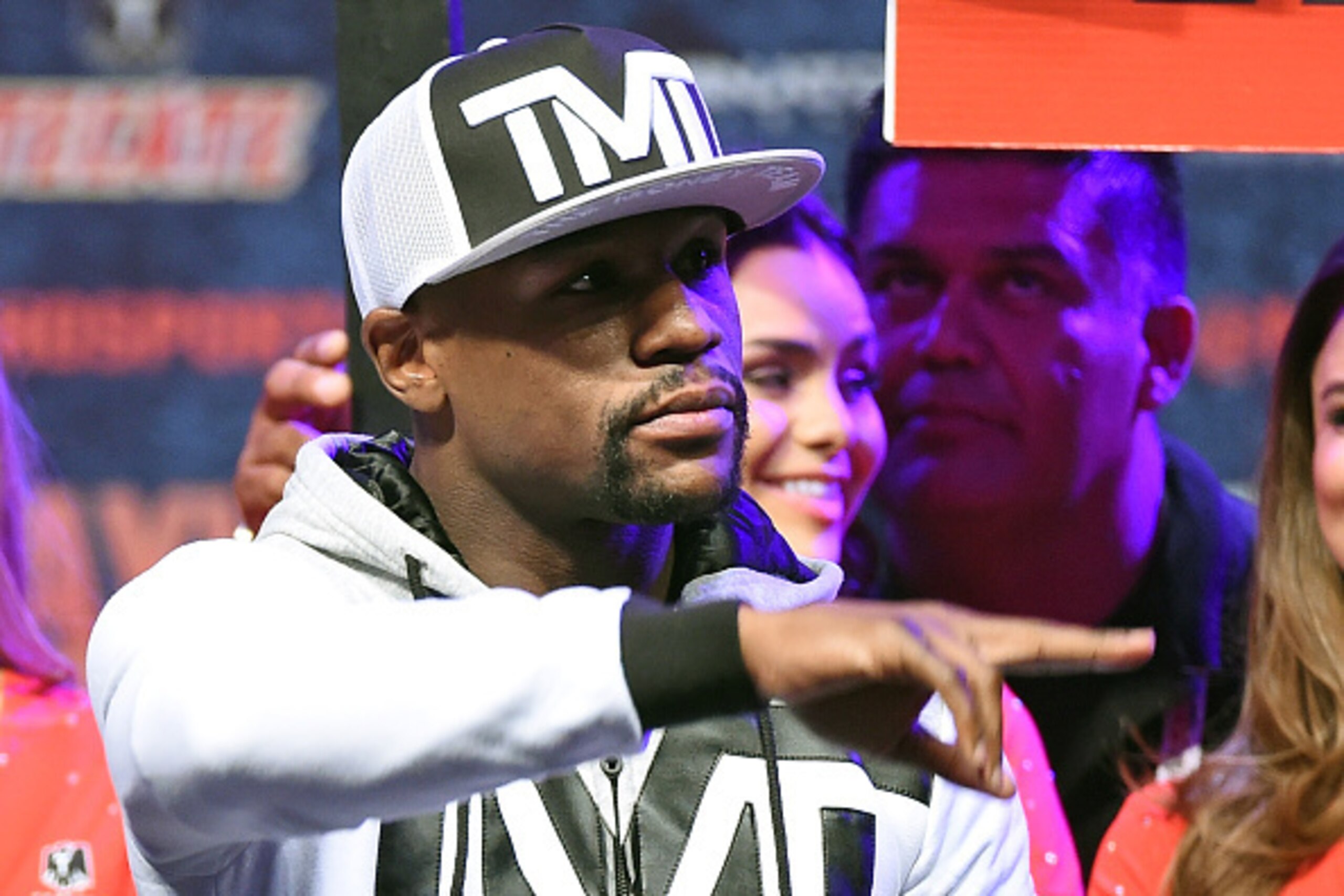 LAS VEGAS, NV - APRIL 28: WBC/WBA welterweight champion Floyd Mayweather Jr. gestures as he arrives at MGM Grand Garden Arena on April 28, 2015 in Las Vegas, Nevada. Mayweather will face WBO welterweight champion Manny Pacquiao in a unification bout on M LAS VEGAS, NV - APRIL 28: WBC/WBA welterweight champion Floyd Mayweather Jr. gestures as he arrives at MGM Grand Garden Arena on April 28, 2015 in Las Vegas, Nevada. Mayweather will face WBO welterweight champion Manny Pacquiao in a unification bout on M