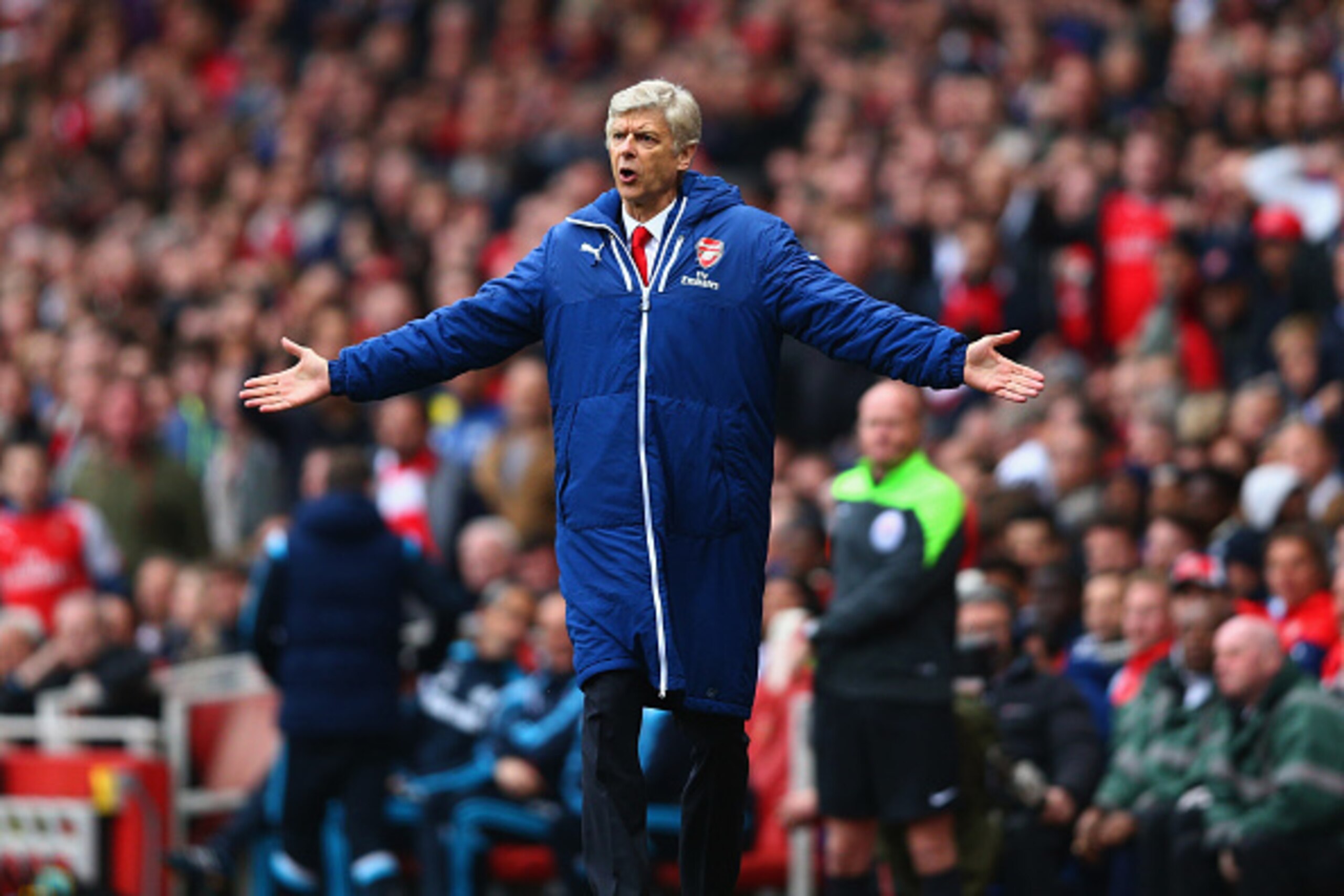 LONDON, ENGLAND - APRIL 26:  Arsene Wenger manager of Arsenal reacts during the Barclays Premier League match between Arsenal and Chelsea at Emirates Stadium on April 26, 2015 in London, England.  (Photo by Paul Gilham/Getty Images)
