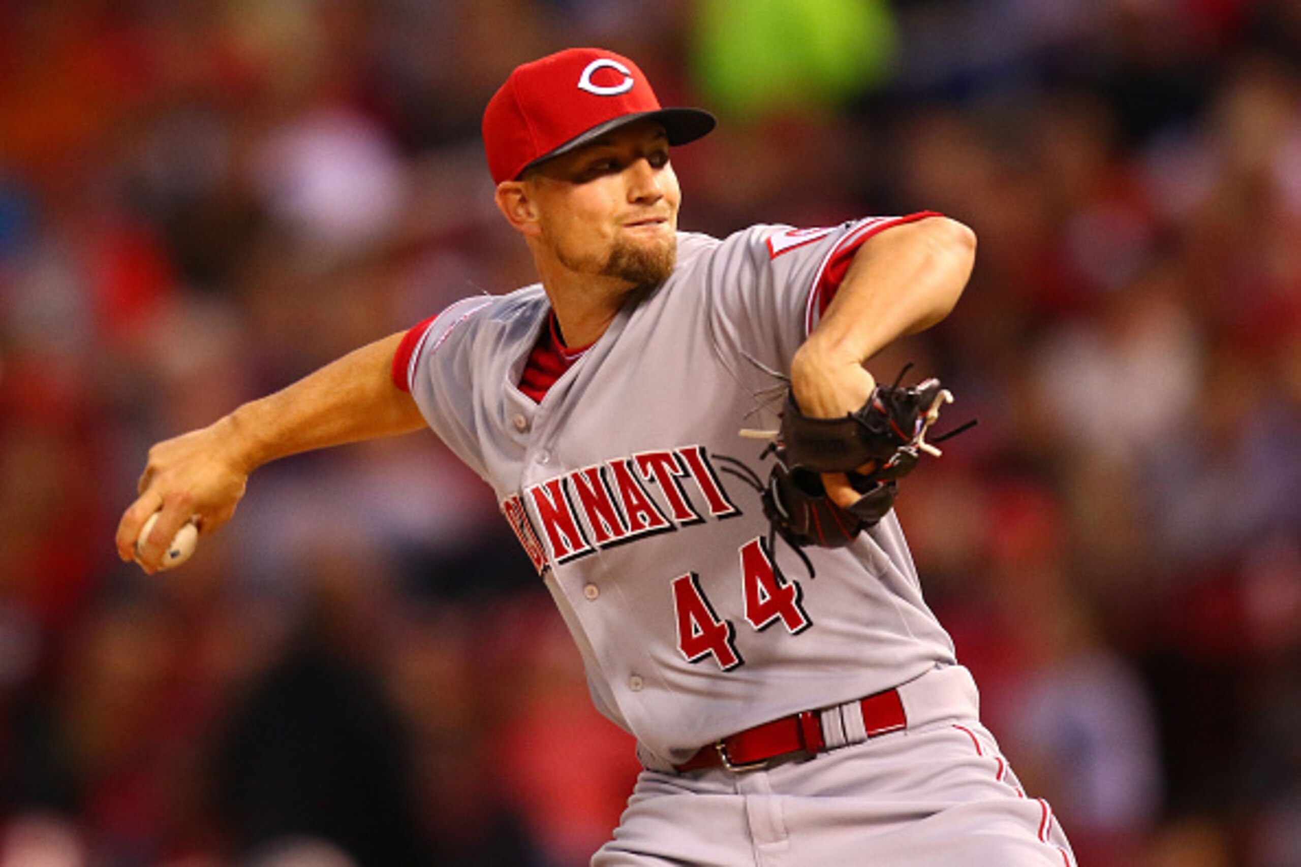ST. LOUIS, MO - APRIL 19:  Starter Mike Leake #44 of the Cincinnati Reds pitches against the St. Louis Cardinals in the in the second inning at Busch Stadium on April 19, 2015 in St. Louis, Missouri.  (Photo by Dilip Vishwanat/Getty Images)