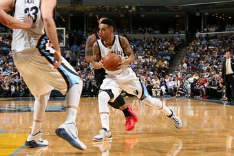 MEMPHIS, TN - APRIL 29: Courtney Lee #5 of the Memphis Grizzlies drives against the Portland Trail Blazers in Game Five of the Western Conference Quarterfinals of the NBA Playoffs at FedExForum on April 29, 2015 in Memphis, Tennessee. NOTE TO USER: User e