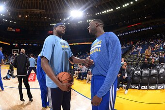 OAKLAND, CA - APRIL 13: Zach Randolph #50 of the Memphis Grizzlies chats with Draymond Green #23 of the Golden State Warriors on April 13, 2015 at Oracle Arena in Oakland, California. NOTE TO USER: User expressly acknowledges and agrees that, by downloadi