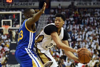 NEW ORLEANS, LA - APRIL 25:  Anthony Davis #23 of the New Orleans Pelicans works against Draymond Green #23 of the Golden State Warriors during Game Four in the first round of the 2015 NBA Playoffs at the Smoothie King Center on April 25, 2015 in New Orle