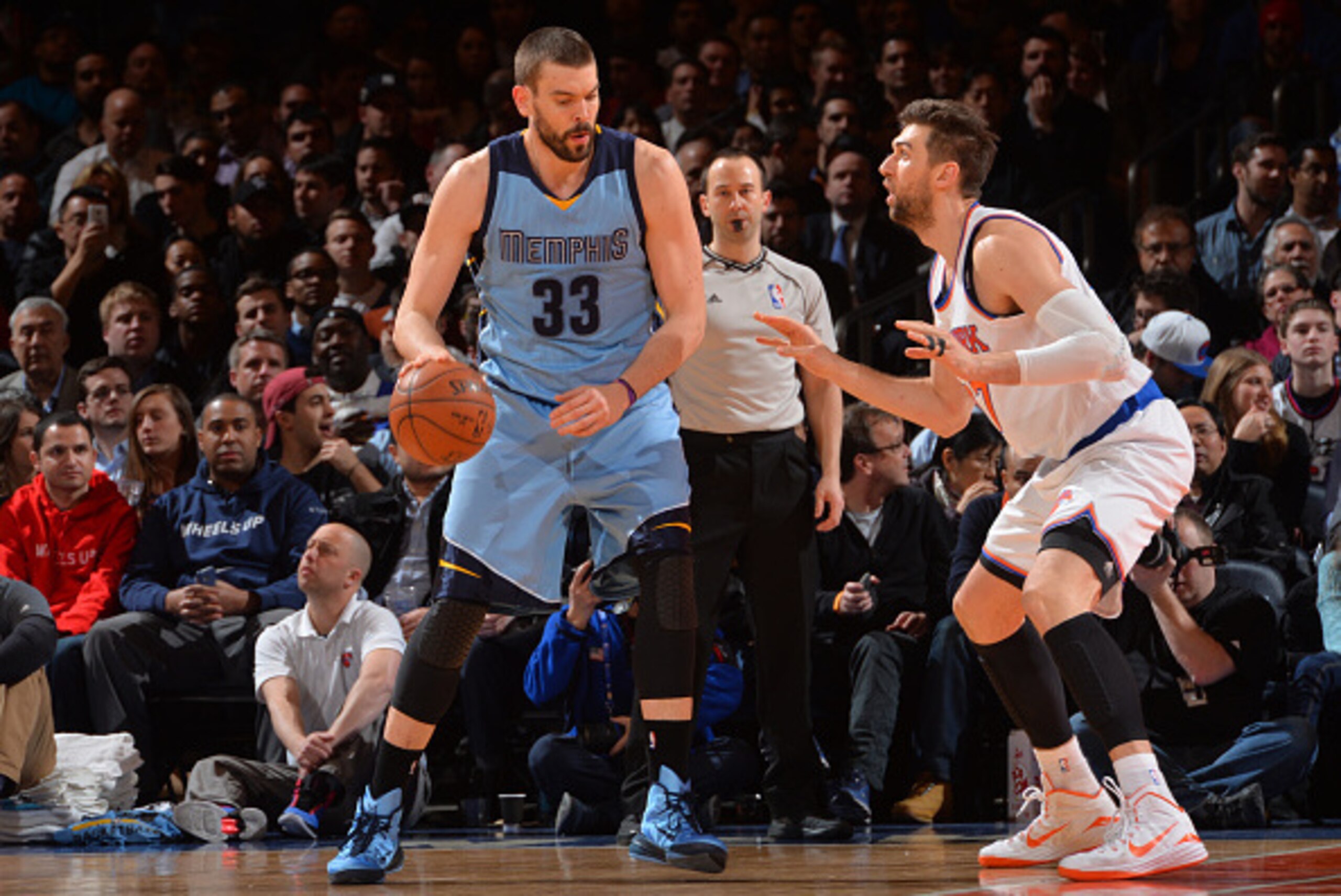 NEW YORK,NY - MARCH 23: Marc Gasol #33 of the Memphis Grizzlies backs up to the basket against the New York Knicks at Madison Square Garden on March 23, 2015 in New York, New York NOTE TO USER: User expressly acknowledges and agrees that, by downloading a