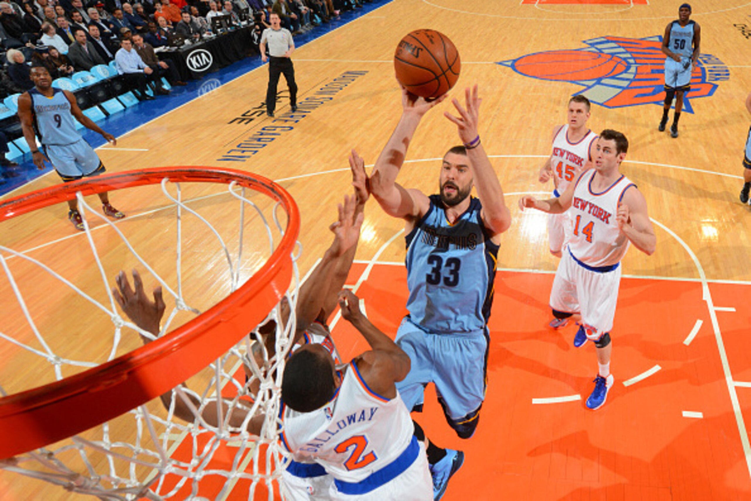 NEW YORK,NY - MARCH 23: Marc Gasol #33 of the Memphis Grizzlies goes up for the layup against the New York Knicks at Madison Square Garden on March 23, 2015 in New York, New York NOTE TO USER: User expressly acknowledges and agrees that, by downloading an