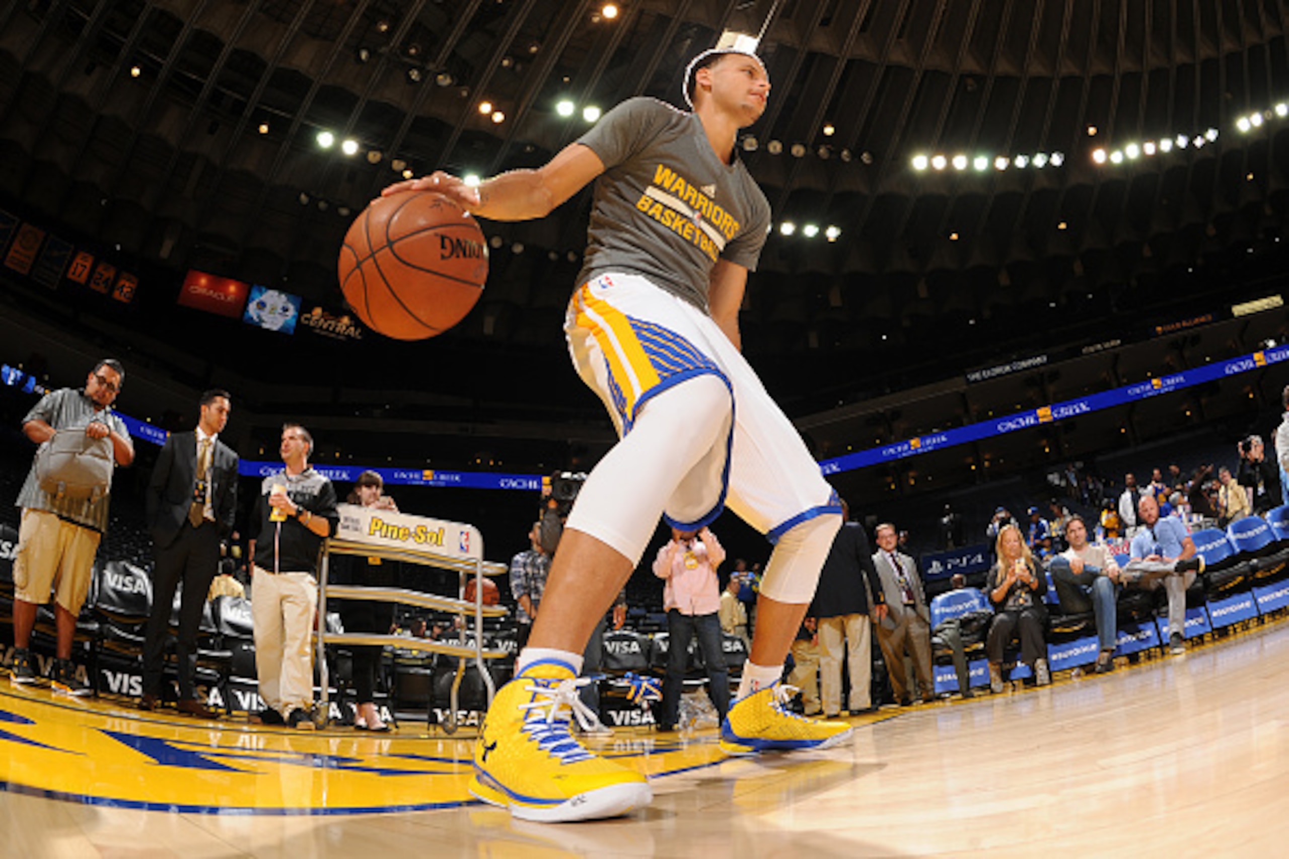 OAKLAND, CA - APRIL 13: Stephen Curry #30 of the Golden State Warriors warms up before a game against the Memphis Grizzlies on April 13, 2015 at Oracle Arena in Oakland, California. NOTE TO USER: User expressly acknowledges and agrees that, by downloading