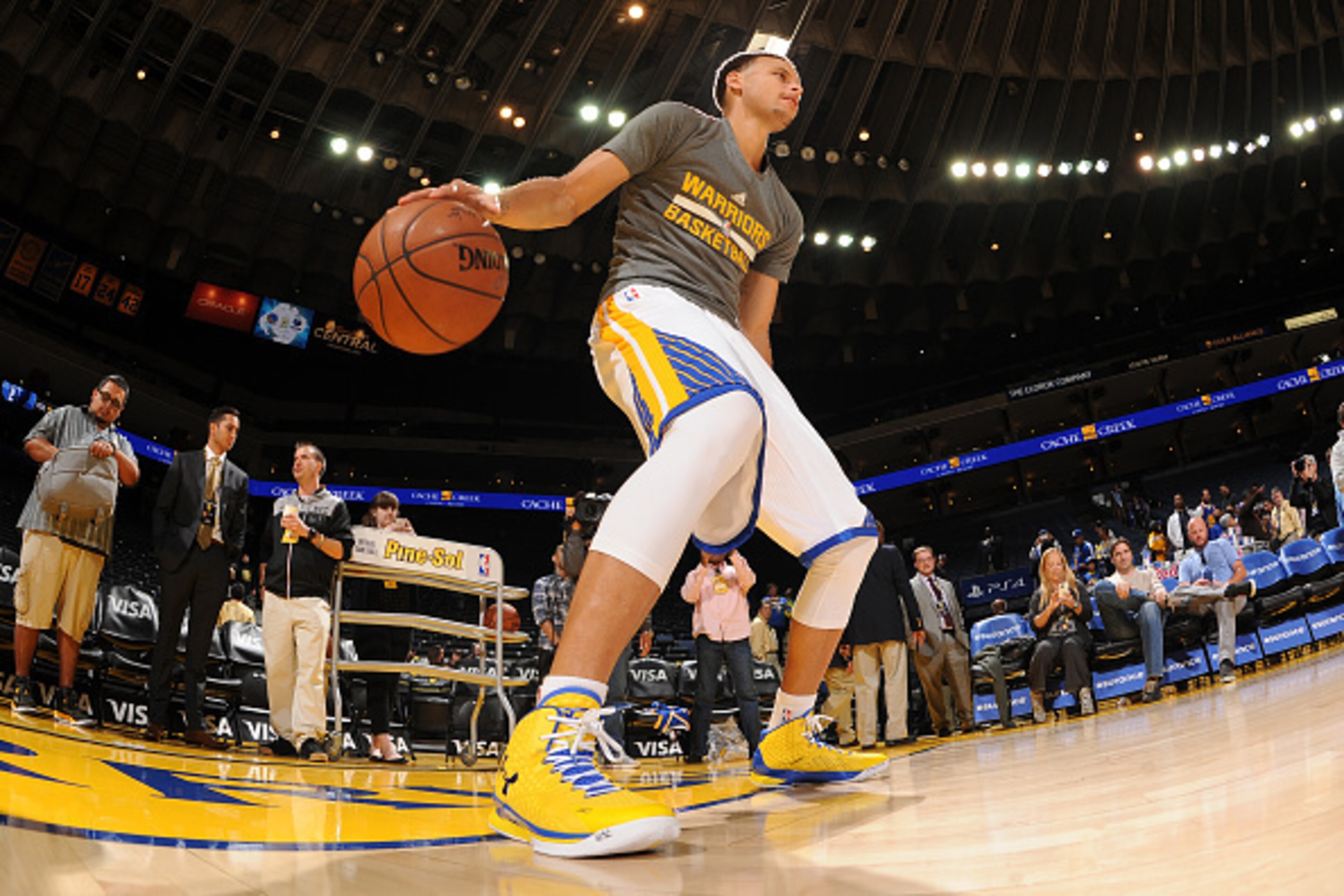 OAKLAND, CA - APRIL 13: Stephen Curry #30 of the Golden State Warriors warms up before a game against the Memphis Grizzlies on April 13, 2015 at Oracle Arena in Oakland, California. NOTE TO USER: User expressly acknowledges and agrees that, by downloading