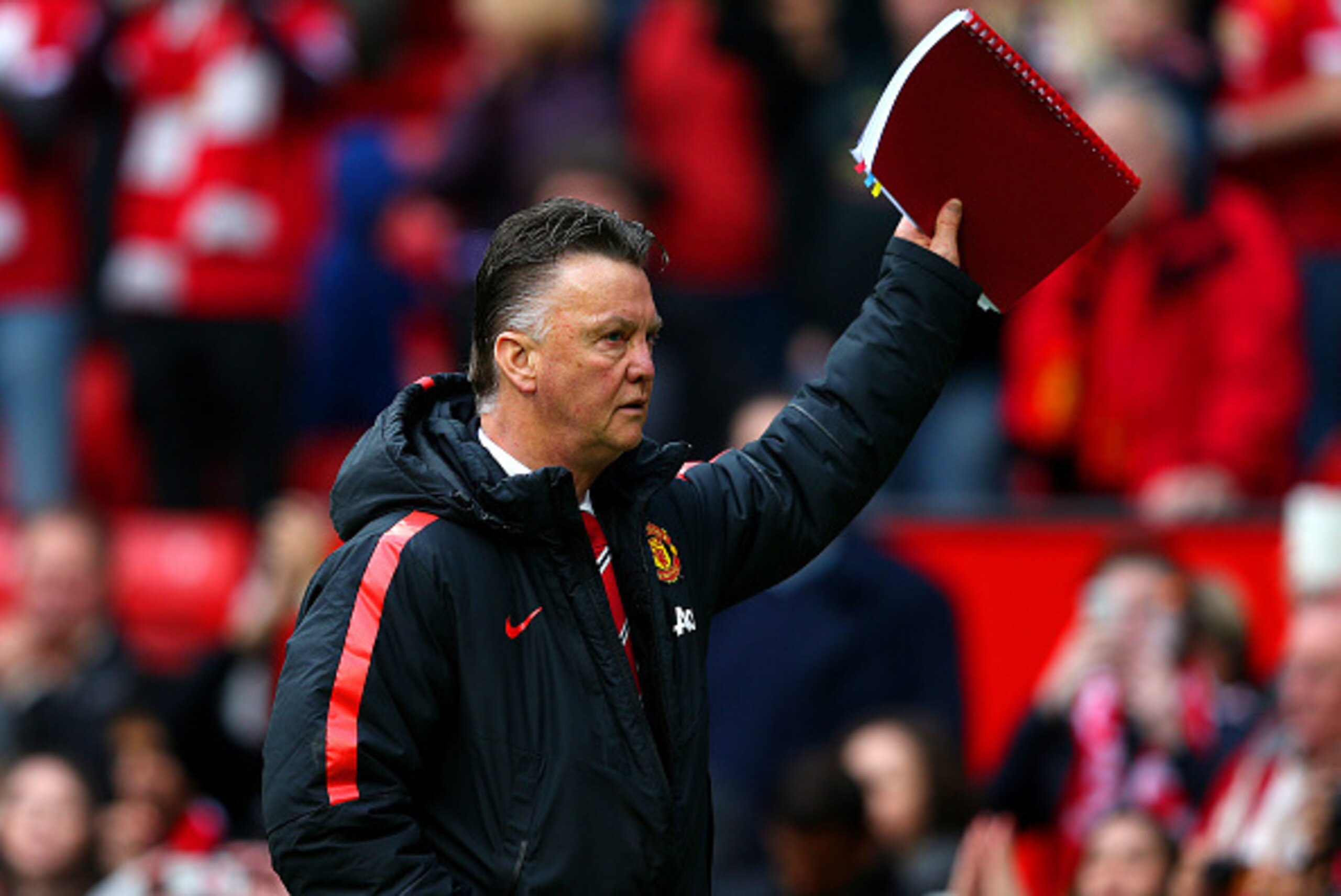 MANCHESTER, ENGLAND - APRIL 04: Louis van Gaal, manager of Manchester United waves to the crowd after the Barclays Premier League match between Manchester United and Aston Villa at Old Trafford on April 4, 2015 in Manchester, England. (Photo by Alex Liv MANCHESTER, ENGLAND - APRIL 04: Louis van Gaal, manager of Manchester United waves to the crowd after the Barclays Premier League match between Manchester United and Aston Villa at Old Trafford on April 4, 2015 in Manchester, England. (Photo by Alex Liv