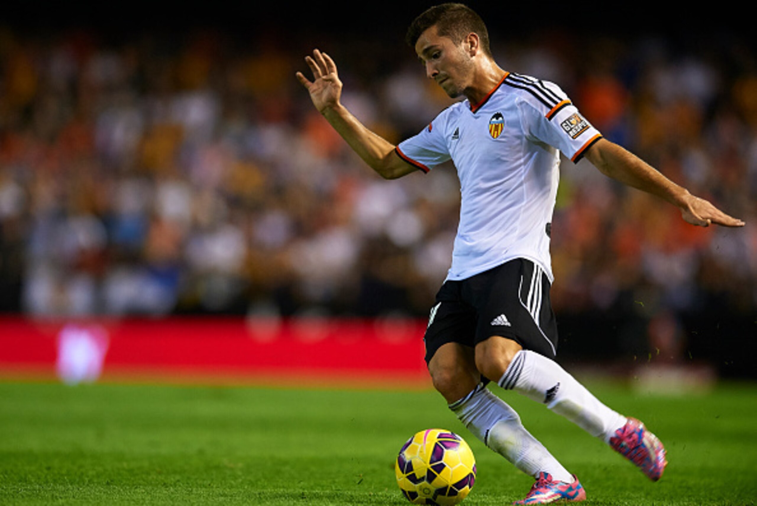 VALENCIA, SPAIN - OCTOBER 25: Jose Gaya of Valencia in action during the La Liga match between Valencia CF and Elche CF at Estadio Mestalla on October 25, 2014 in Valencia, Spain. (Photo by Manuel Queimadelos Alonso/Getty Images) VALENCIA, SPAIN - OCTOBER 25: Jose Gaya of Valencia in action during the La Liga match between Valencia CF and Elche CF at Estadio Mestalla on October 25, 2014 in Valencia, Spain. (Photo by Manuel Queimadelos Alonso/Getty Images)