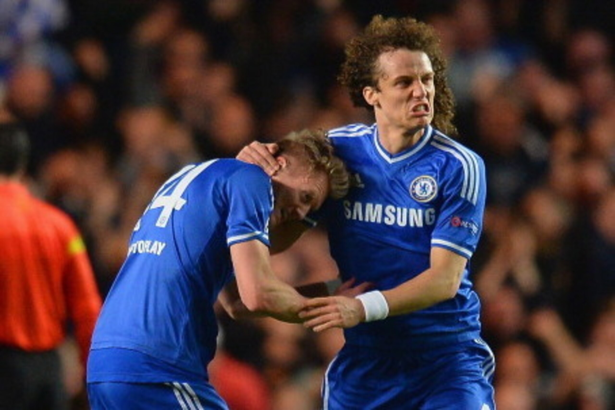 LONDON, ENGLAND - APRIL 08:  David Luiz of Chelsea congratulates Andre Schurrle of Chelsea on scoring their first goal during the UEFA Champions League Quarter Final second leg match between Chelsea and Paris Saint-Germain FC at Stamford Bridge on April 8
