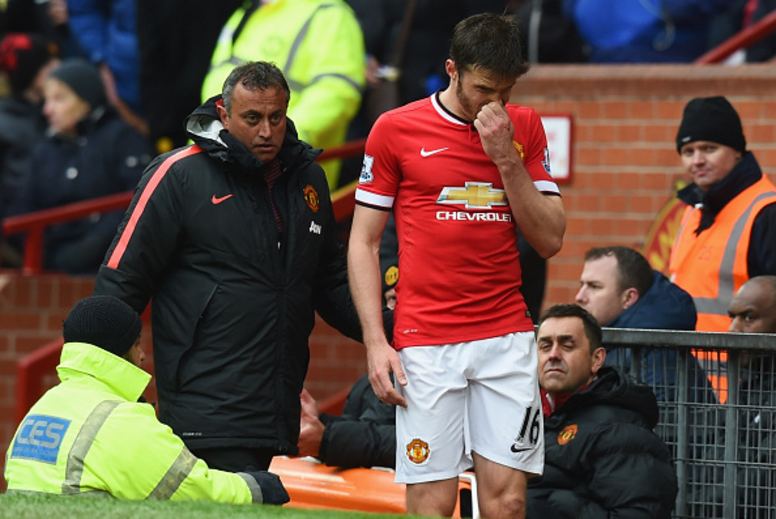 MANCHESTER, ENGLAND - APRIL 12:  An injured Michael Carrick of Manchester United walks along the touchline the Barclays Premier League match between Manchester United and Manchester City at Old Trafford on April 12, 2015 in Manchester, England.  (Photo by