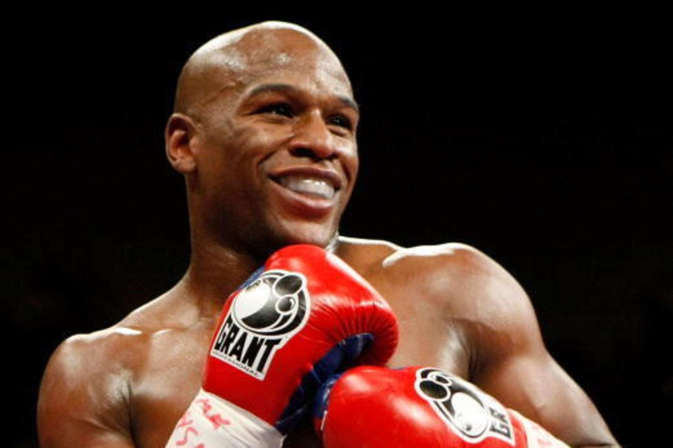 LAS VEGAS - SEPTEMBER 19:  Floyd Mayweather Jr. smiles in the ring during his fight against Juan Manuel Marquez at the MGM Grand Garden Arena September 19, 2009 in Las Vegas, Nevada. Mayweather won by unanimous decision.  (Photo by Ethan Miller/Getty Imag