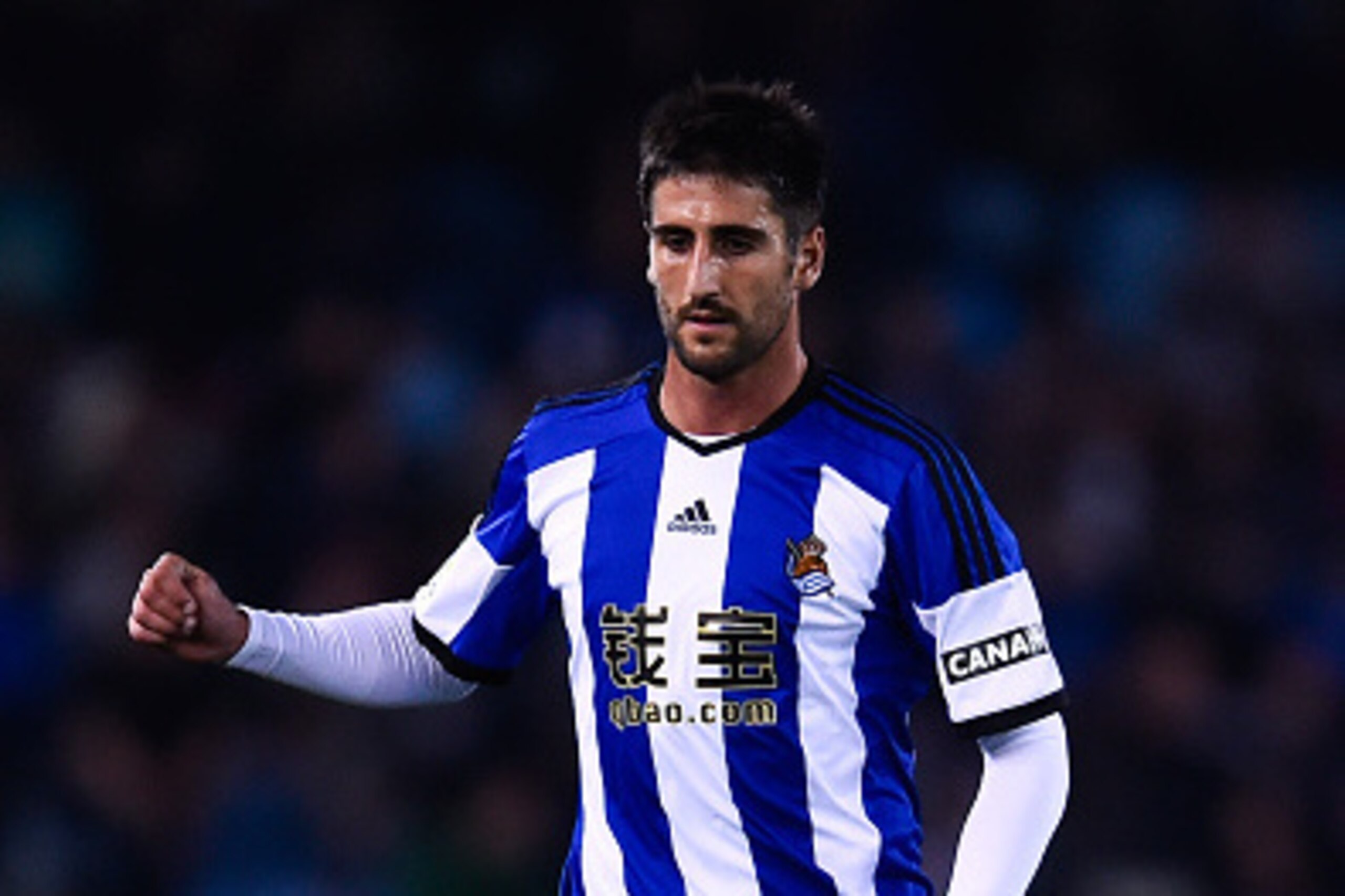 SAN SEBASTIAN, SPAIN - NOVEMBER 28:  Markel Bergara Larranaga of Real Sociedad runs with the ball during the La Liga match between Real Socided and Elche FC at Estadio Anoeta on November 28, 2014 in San Sebastian, Spain.  (Photo by David Ramos/Getty Image