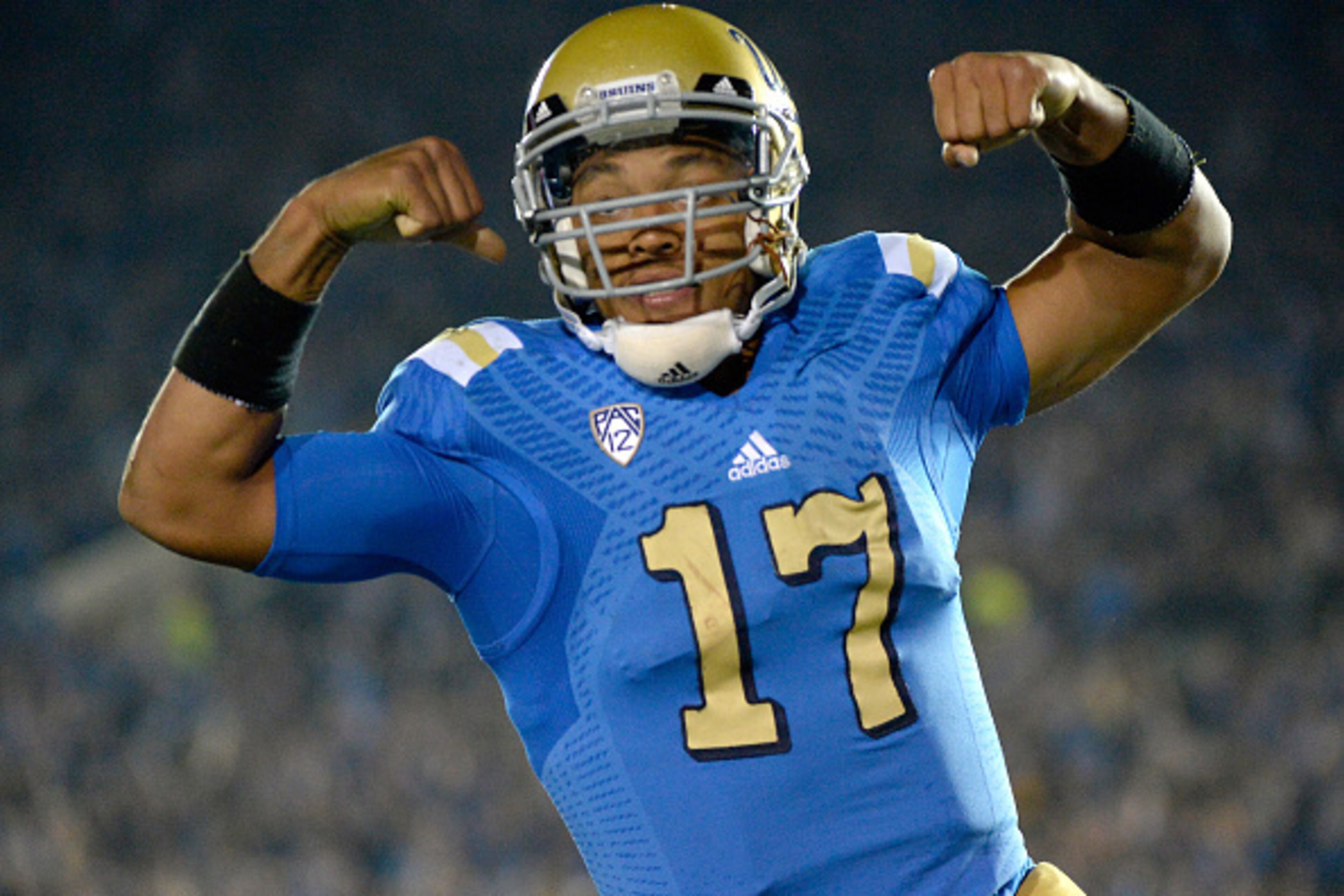 PASADENA, CA - NOVEMBER 22:  Brett Hundley #17 of the UCLA Bruins celebrates his run for a touchdown for a 38-14 lead over the USC Trojans during the third quarter at the Rose Bowl on November 22, 2014 in Pasadena, California. UCLA won 38-14.  (Photo by H