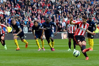 SUNDERLAND, ENGLAND - MAY 02:  Jordi Gomez of Sunderland scores his team's second goal from the penalty spot during the Barclays Premier League match between Sunderland and Southampton at Stadium of Light on May 2, 2015 in Sunderland, England.  (Photo by 