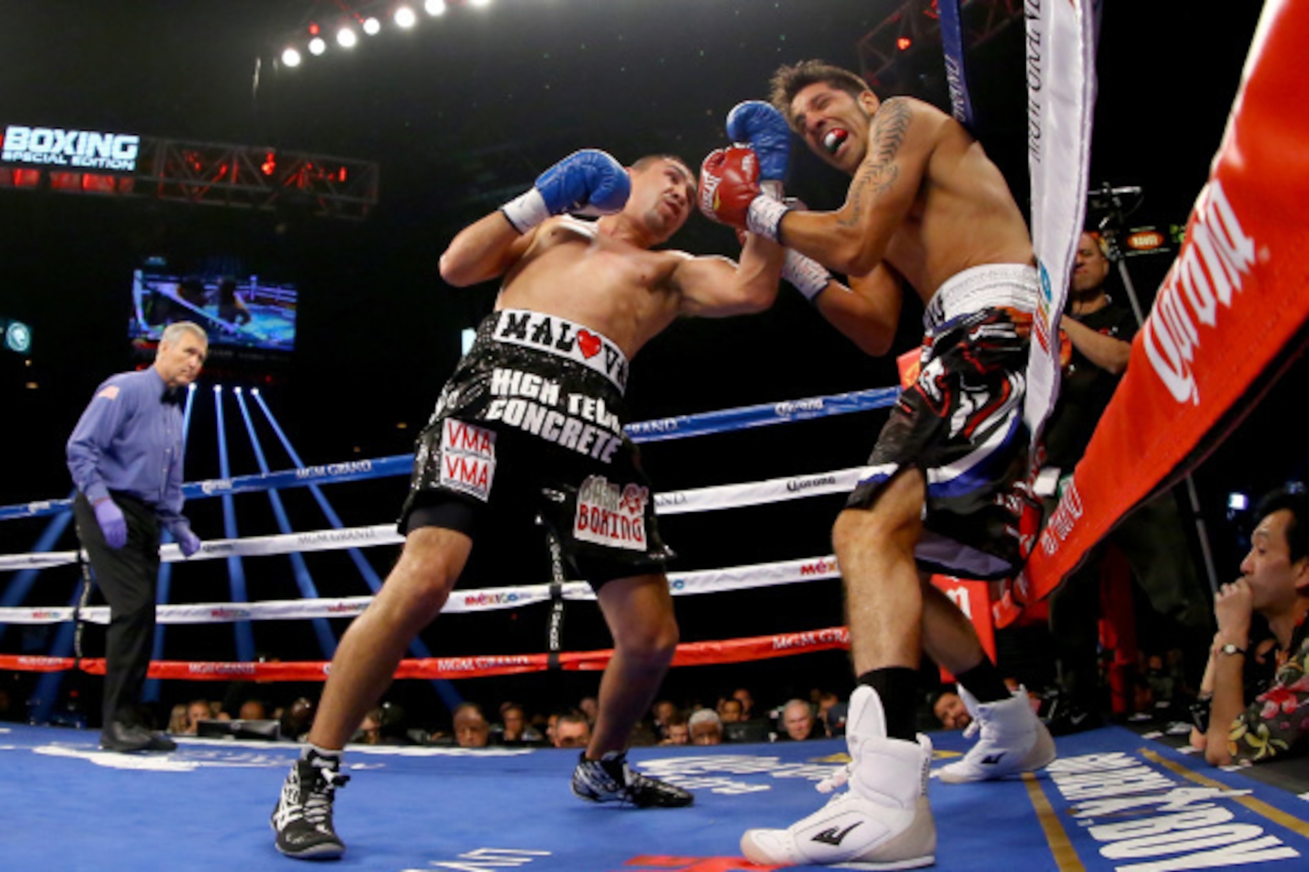 LAS VEGAS, NV - SEPTEMBER 13: (L-R) Humberto Soto throws a left to the face of John Molina Jr. during their junior welterweight fight at the MGM Grand Garden Arena on September 13, 2014 in Las Vegas, Nevada. (Photo by Al Bello/Getty Images) LAS VEGAS, NV - SEPTEMBER 13: (L-R) Humberto Soto throws a left to the face of John Molina Jr. during their junior welterweight fight at the MGM Grand Garden Arena on September 13, 2014 in Las Vegas, Nevada. (Photo by Al Bello/Getty Images)