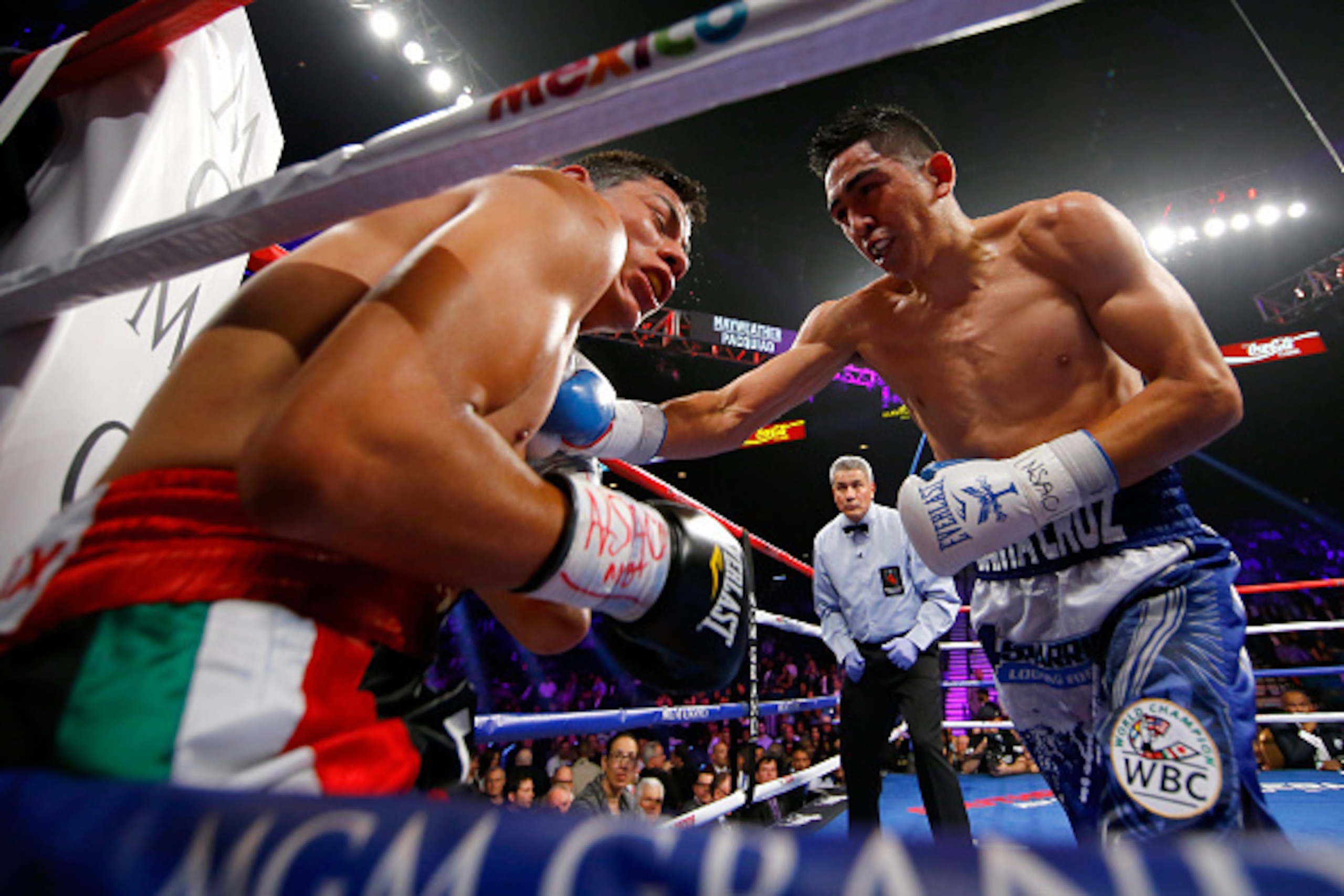 LAS VEGAS, NV - MAY 02:  Leo Santa Cruz (R) throws a right at Jose Cayetano during their featherweight bout on May 2, 2015 at MGM Grand Garden Arena in Las Vegas, Nevada.  (Photo by Al Bello/Getty Images)