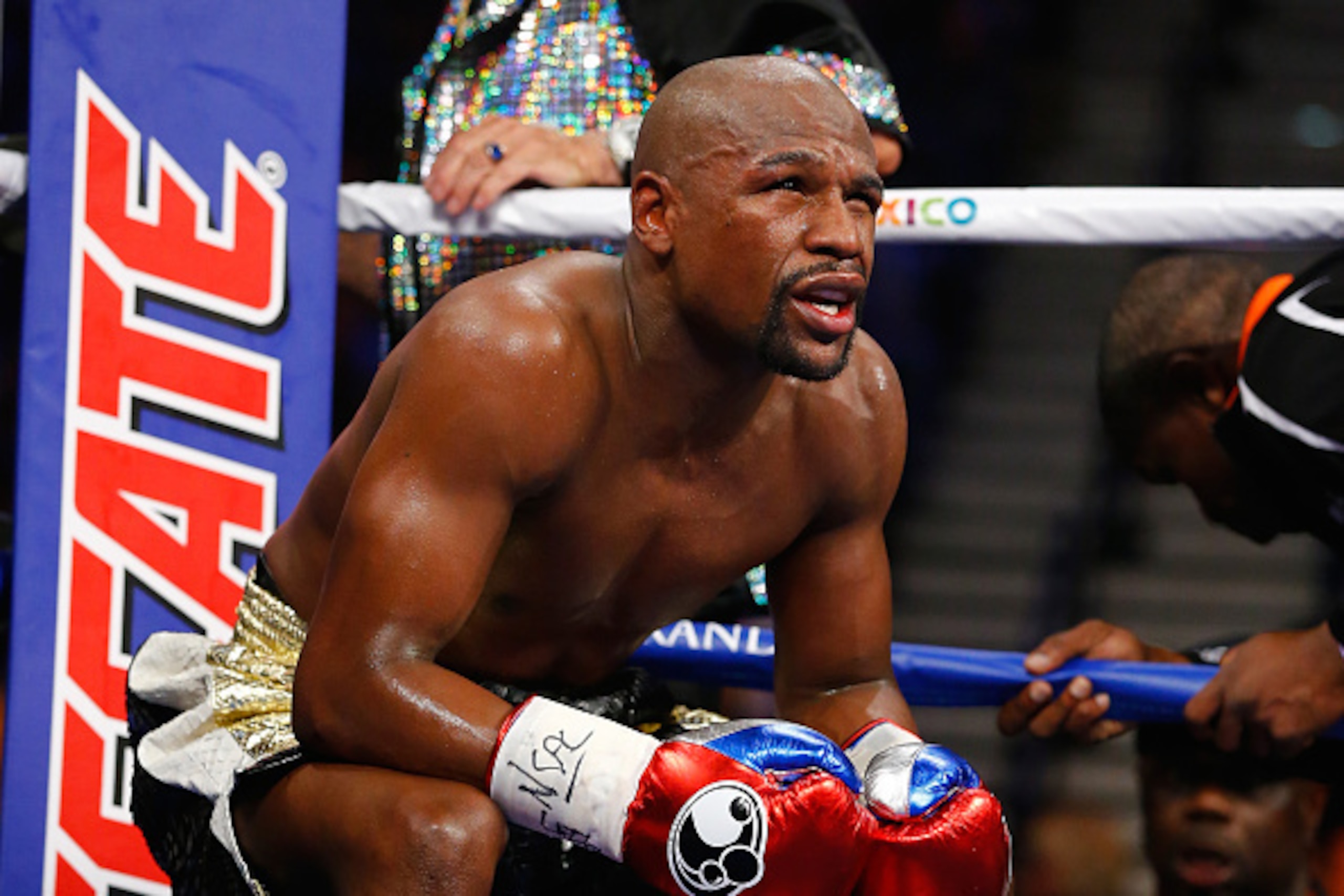 LAS VEGAS, NV - MAY 02:  Floyd Mayweather Jr. sits in his corner between rounds against Manny Pacquiao during their welterweight unification championship bout on May 2, 2015 at MGM Grand Garden Arena in Las Vegas, Nevada.  (Photo by Al Bello/Getty Images)