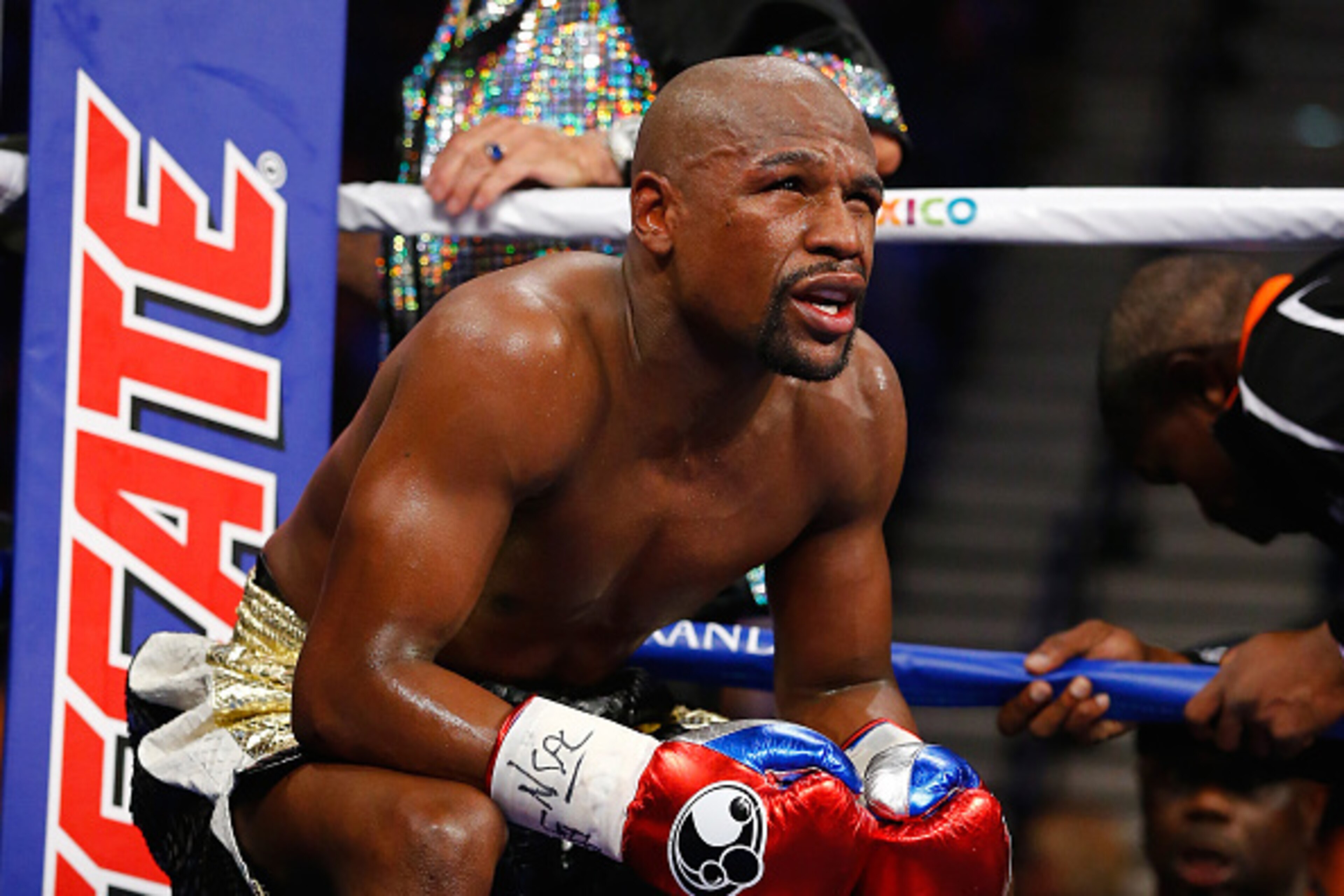 LAS VEGAS, NV - MAY 02:  Floyd Mayweather Jr. sits in his corner between rounds against Manny Pacquiao during their welterweight unification championship bout on May 2, 2015 at MGM Grand Garden Arena in Las Vegas, Nevada.  (Photo by Al Bello/Getty Images)